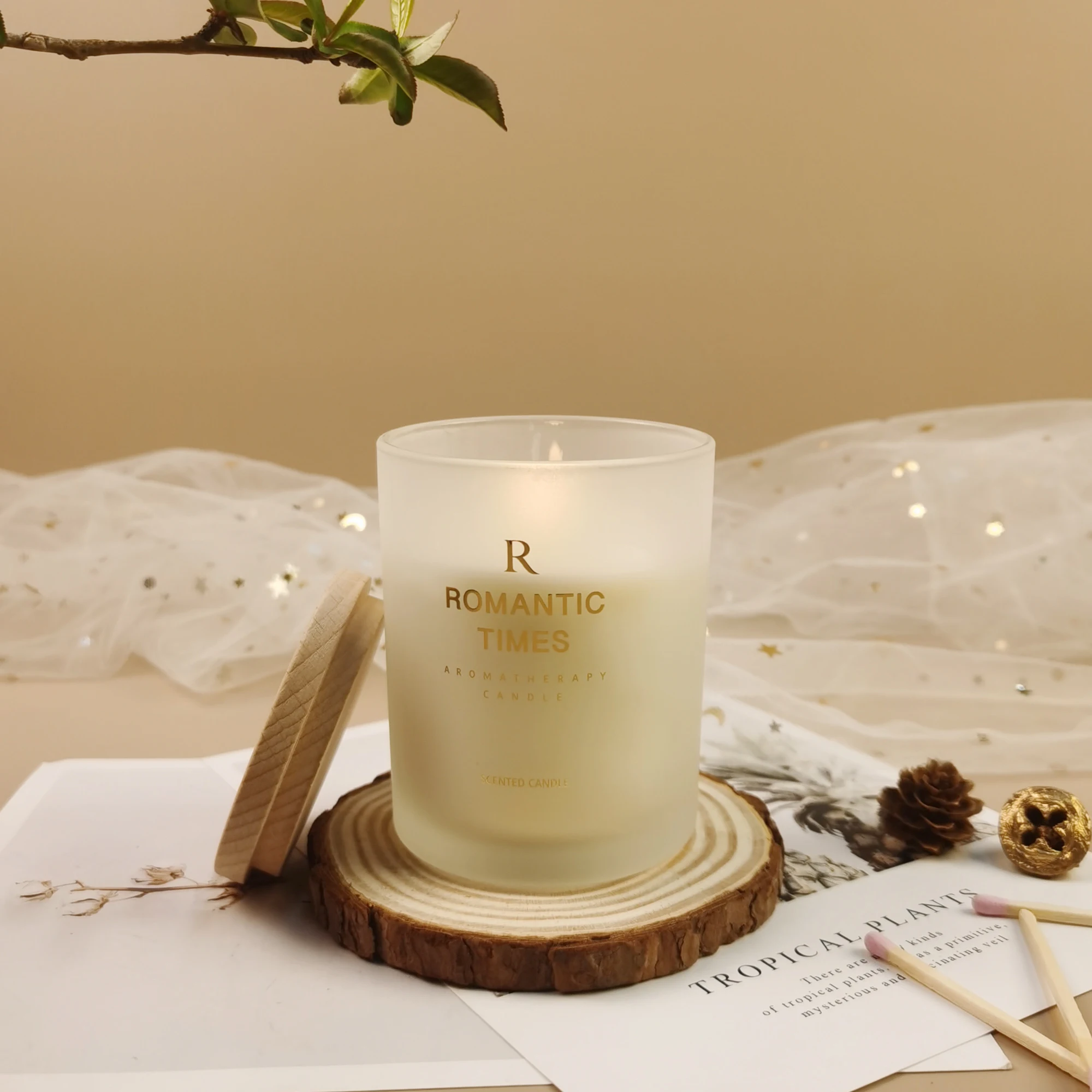 Hot Selling Soy Wax Long Burning Candles with Wooden Lid or High End Gift Box in Glass Jar