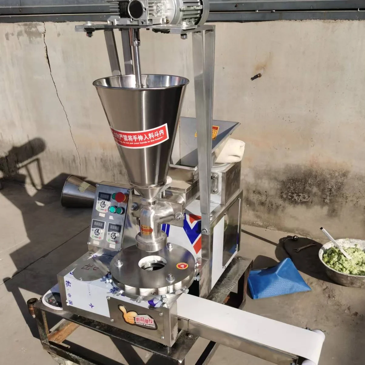 Automatic dumpling dim sum maker machine commercial steamed bun momo steamed Stuffing Bun Chinese Baozi Making Machine