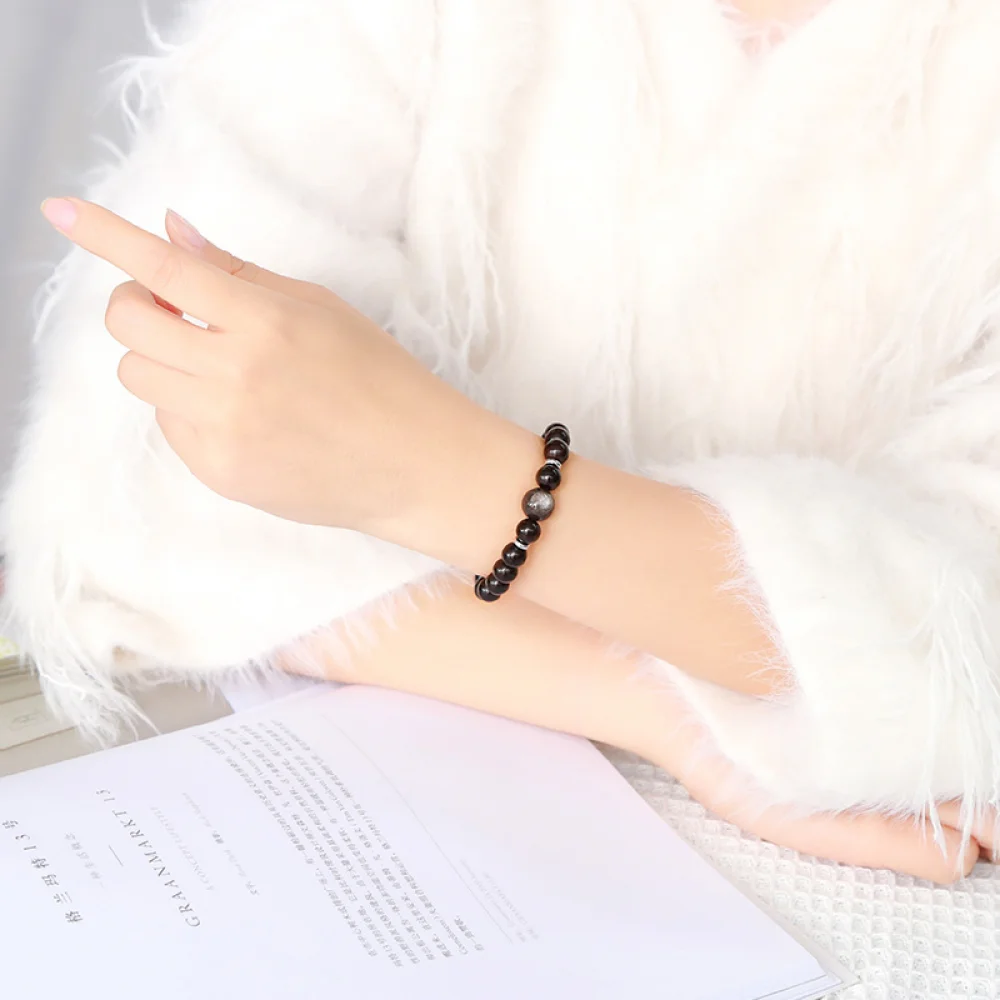 Женский браслет из натурального дерева