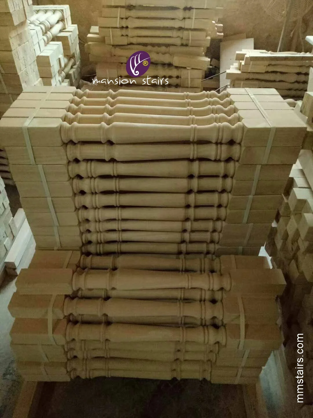 Резная стойка из цельной древесины перил/балясины