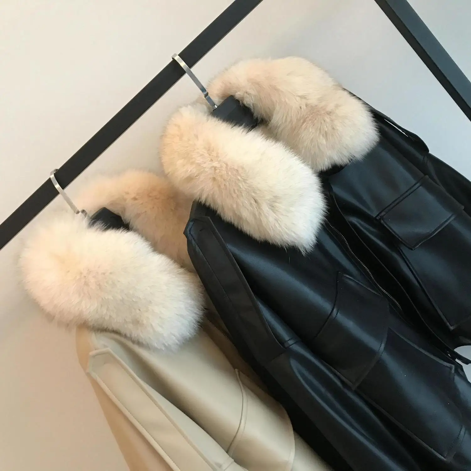 Women Short Leather Jacket Winter Warm Plus Velvet Thickened Imitation Fox Fur All-in-one Detachable Trendy Casual Large Pocket