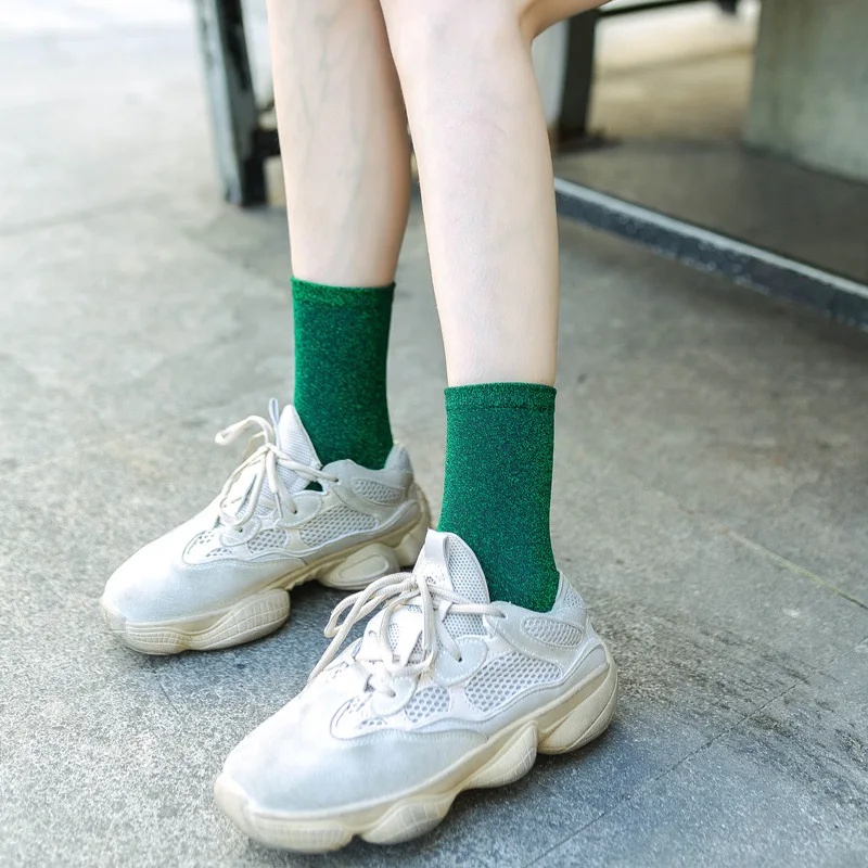 El Bordado De Encargo De Las Mujeres Del Tamano Pega La Seda De Plata Del Oro Que Brilla Calcetines Del Color Solid