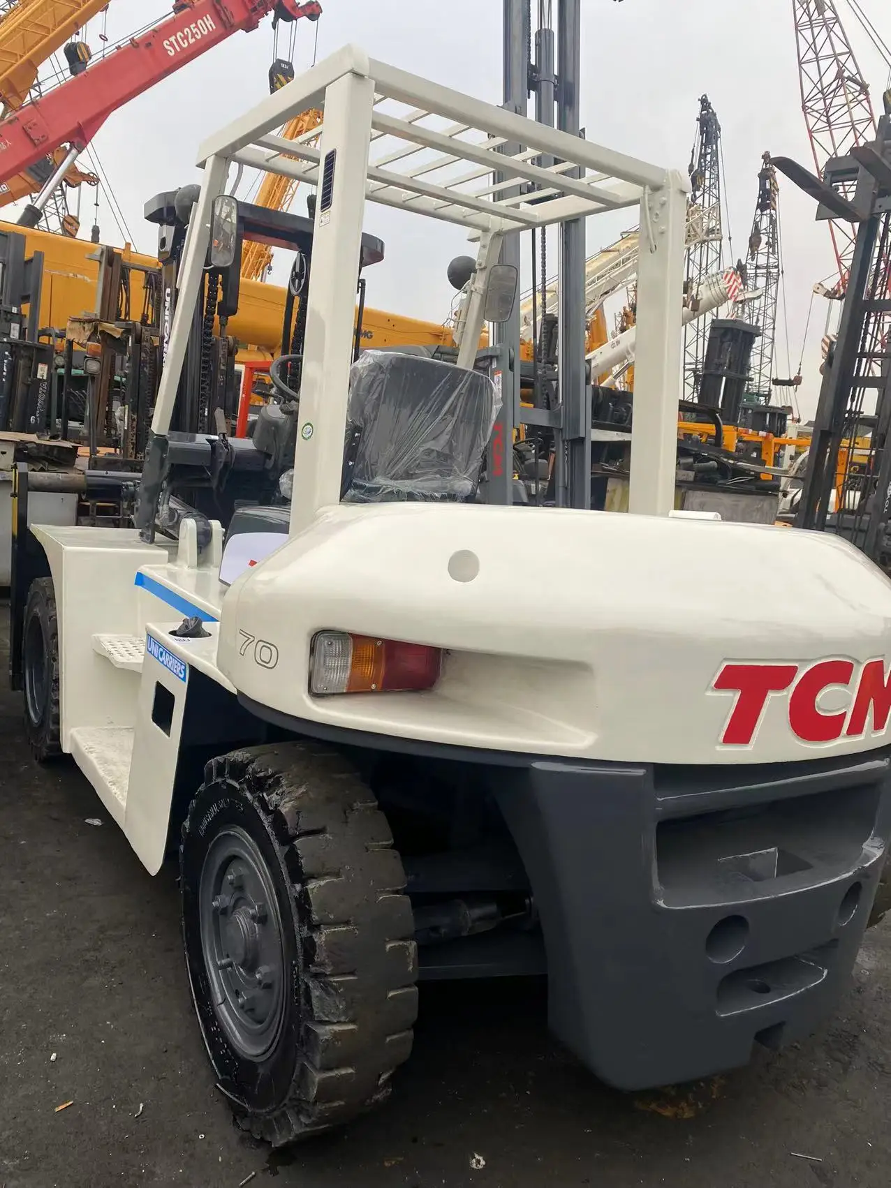 Used TCM diesel engine forklift FD50 5tons multi-functional handling equipment efficient used forklift truck affordable for sale