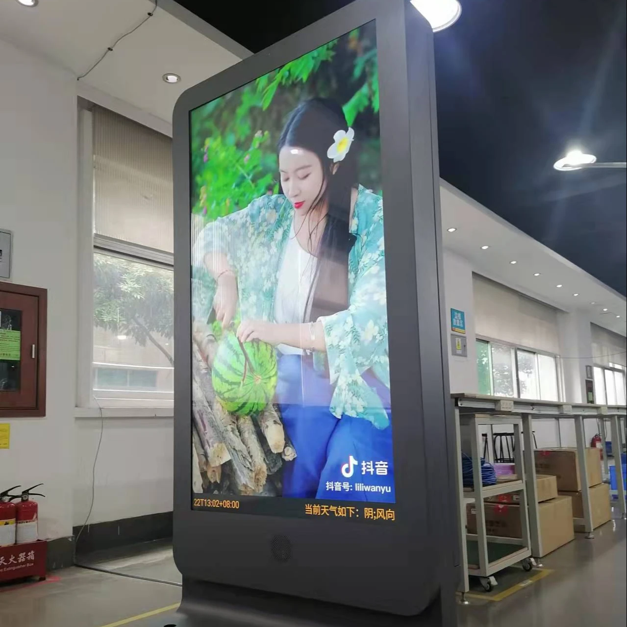 4K High Resolution LCD Display 75 inch Outdoor Advertising Remote Digital Portable Video Sign Videos Poster led display screen