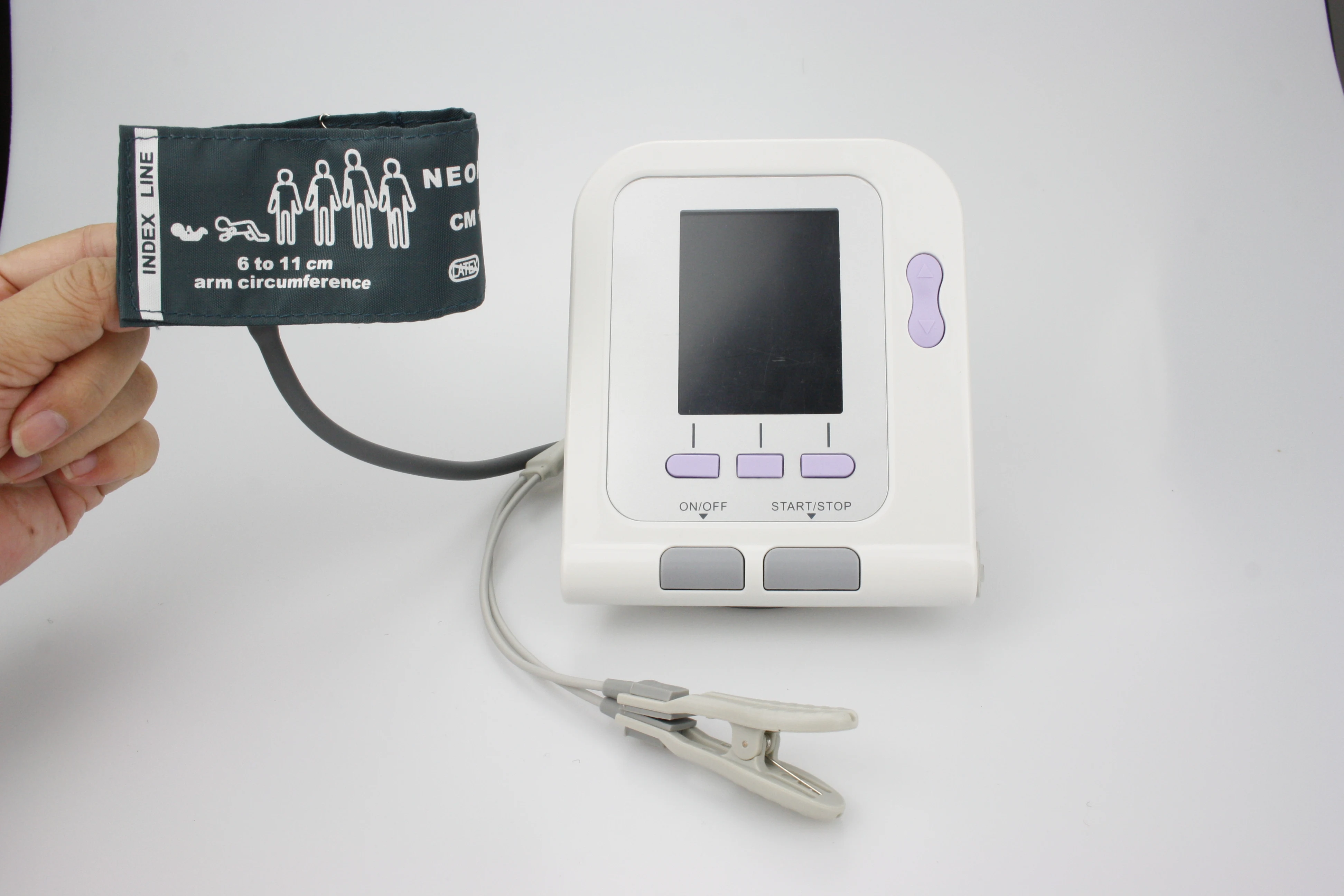 Pet digital blood pressure monitor with blood oxygen probe can be connected to computer mobile phone for dogs and cats