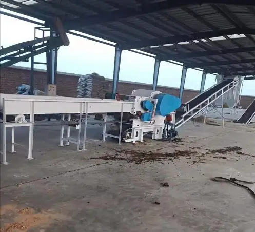 Tree log wood chipper/ wood crushing machine for wood chips with long service life