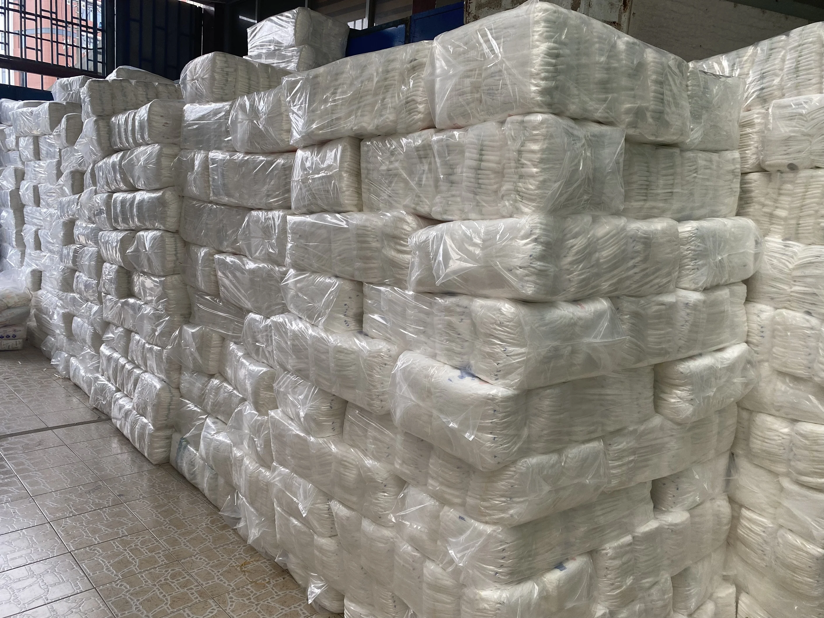 Second Grade Stocklot 99% Usable Cheap Price Good Sale Baby Diapers Class B Large Quantity Good Quality Baby Tape Diaper in Bulk