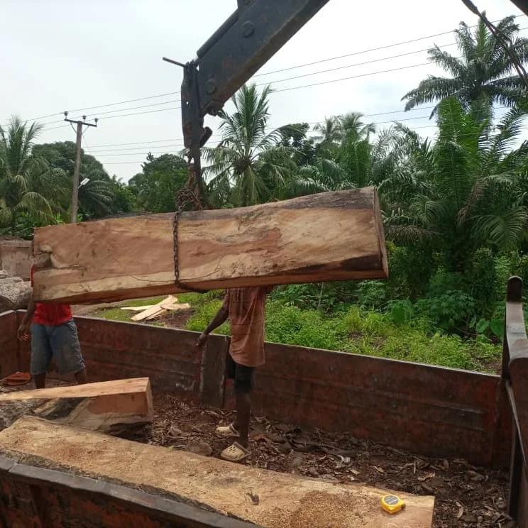 High Quality Deep Red Timber Has the Most Common Universal Utility Among Many Manufacturers