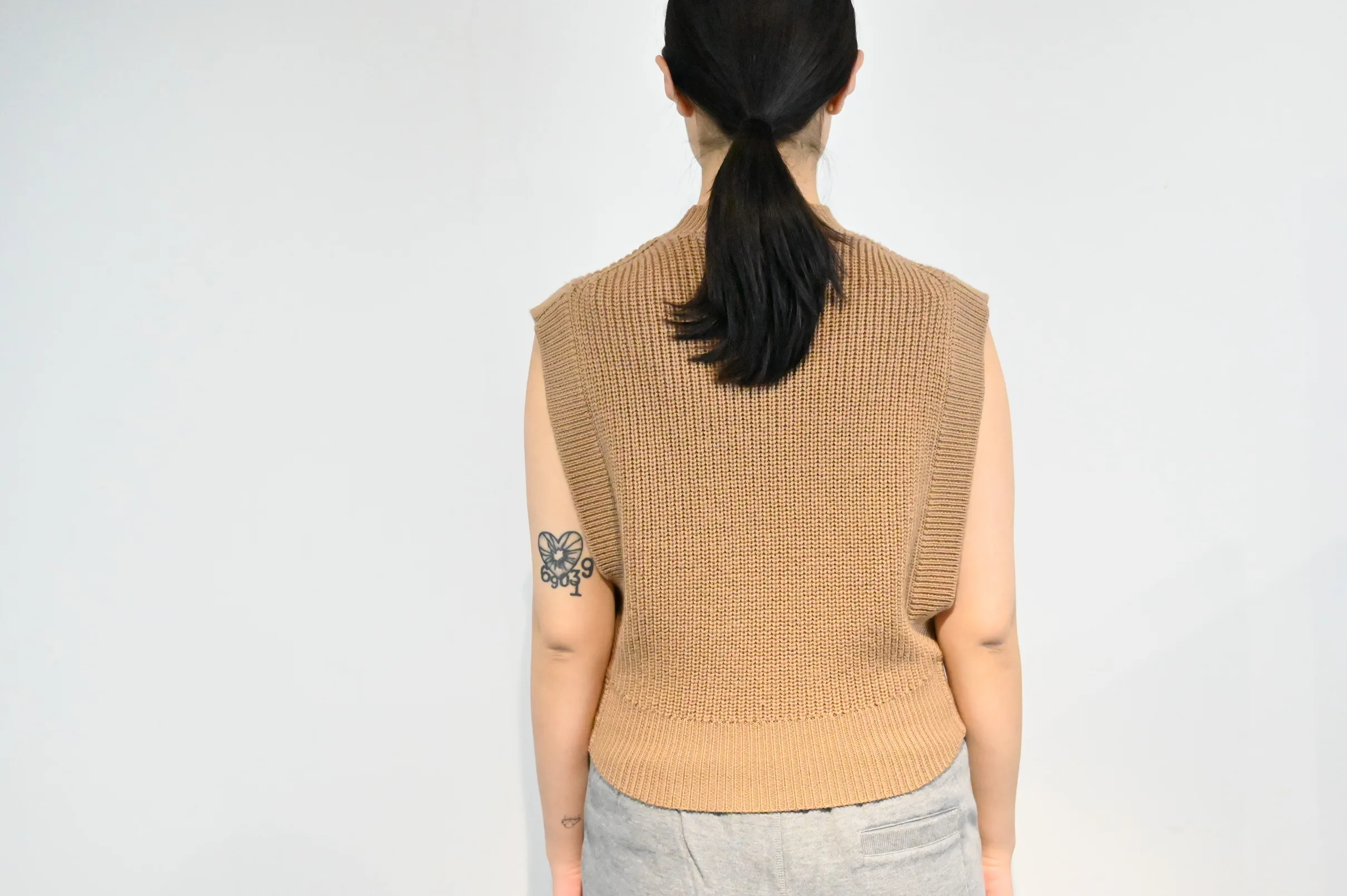 Casual crew neck wool vest female loose head sleeveless knitted vest autumn sweater vest oversized knitted sleeveless