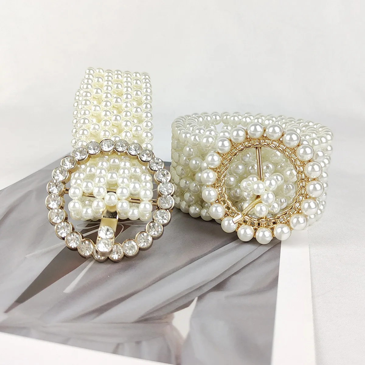 Ремень ручной работы с жемчугом и алмазной пряжкой