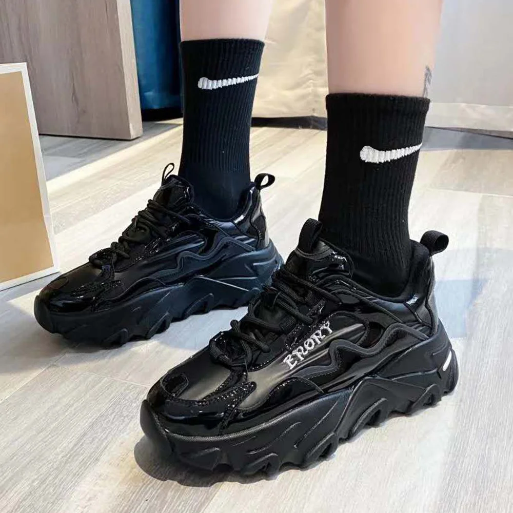 wholesale laceup type custom designed leather material black and silver color female casual shoe