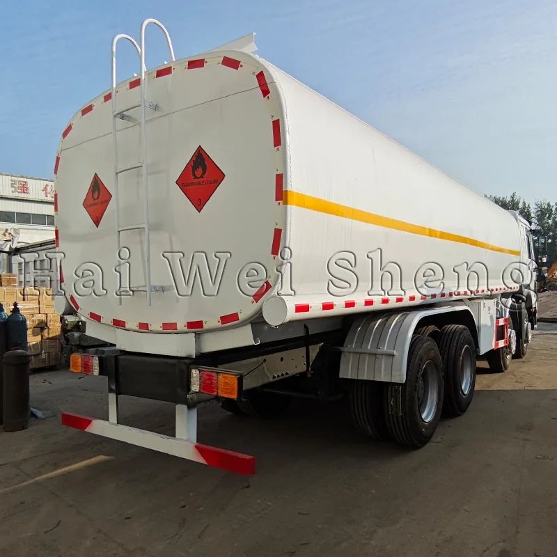 High-performance HOWO 30000 liters capacity 8*4 371hp used oil tanker truck for sale