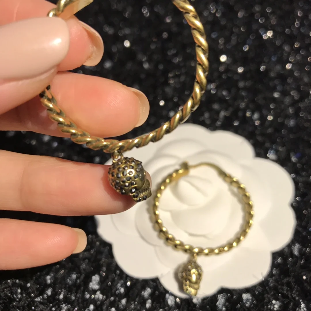 Alexanderxx McQueens Factory New Ins 925 Silver Twisted Wire Gollum Head Inlaid Zircon Large Earrings Holiday Accessories