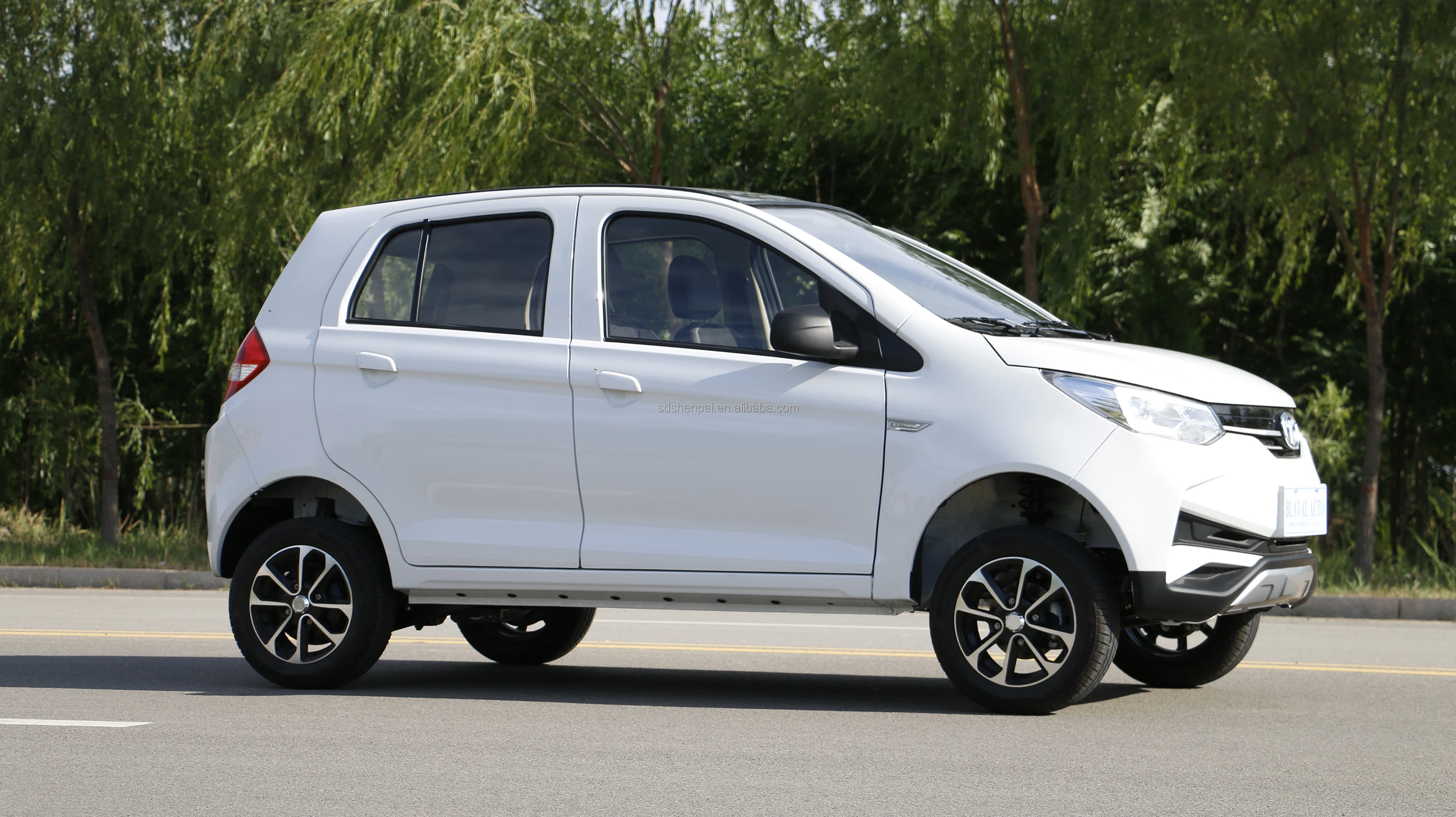 New Energy Low Speed Mini electric car made in china RWD 4 wheel