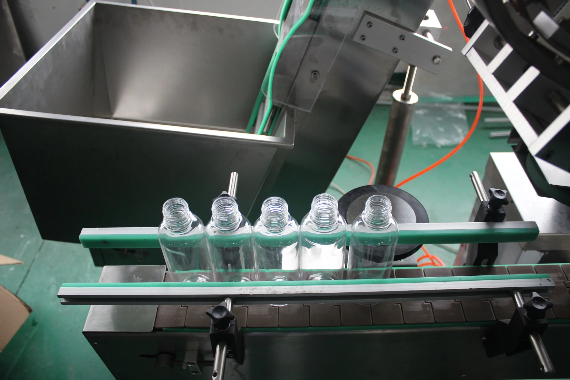 Chinese sold well capper Automatic Trigger Spray Bottles Capping Machine