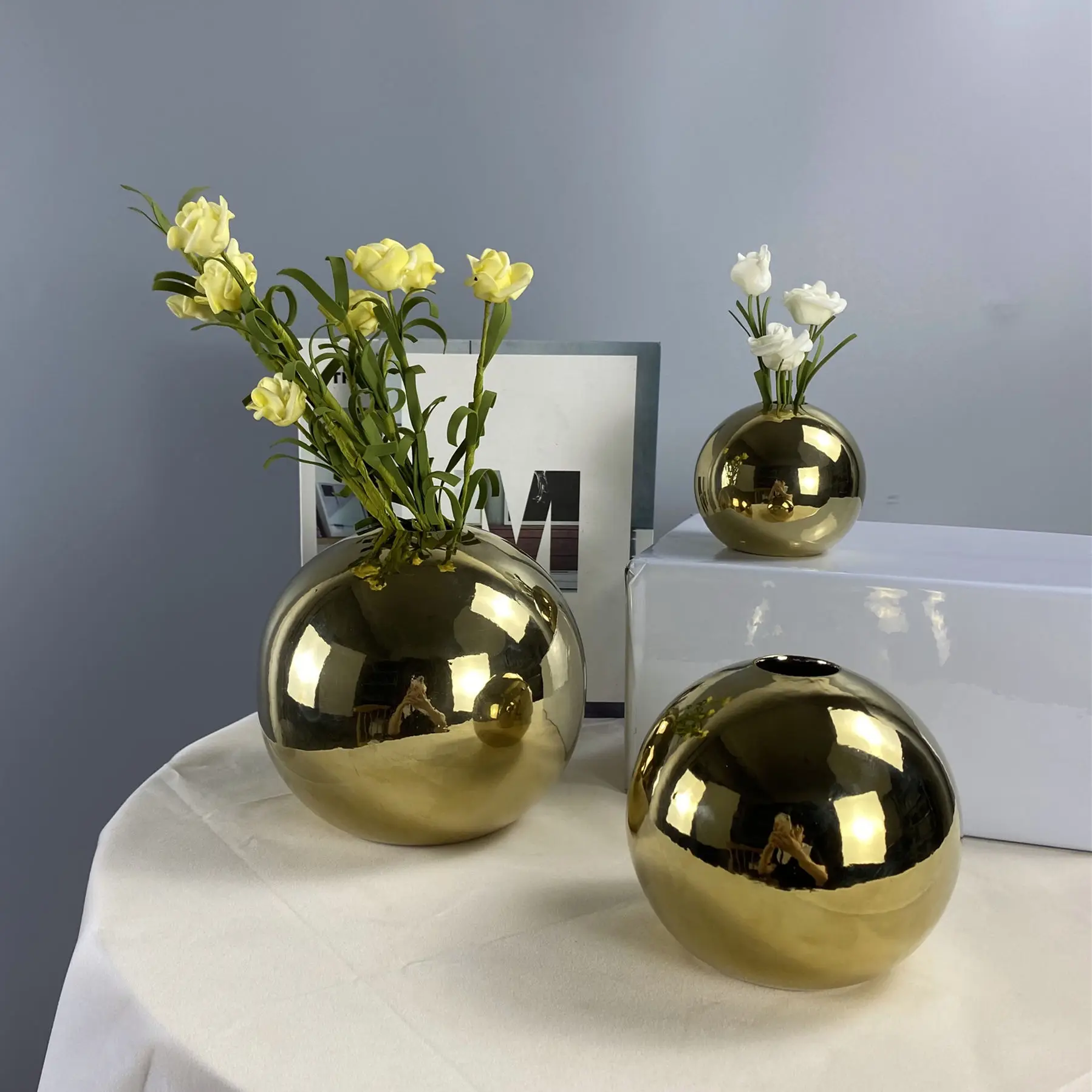 Golden Electroplated Ceramic Ball Flower Vase For Interior Modern Decorative Vase For Home Living Room