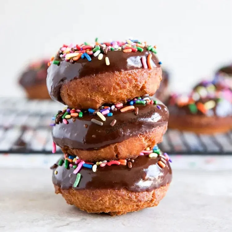 Sugar salt spreading machine crushed peanuts spreading machine for making cookies