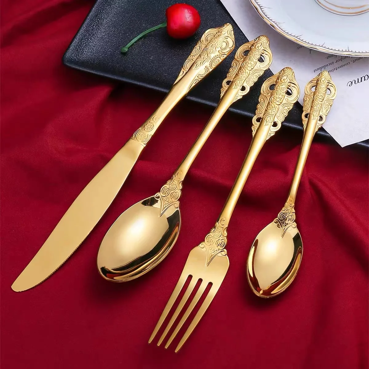 Luxury Retro Relief Stainless Steel Cutlery Sets Golden Knife Fork Spoon Wedding Steak Tableware