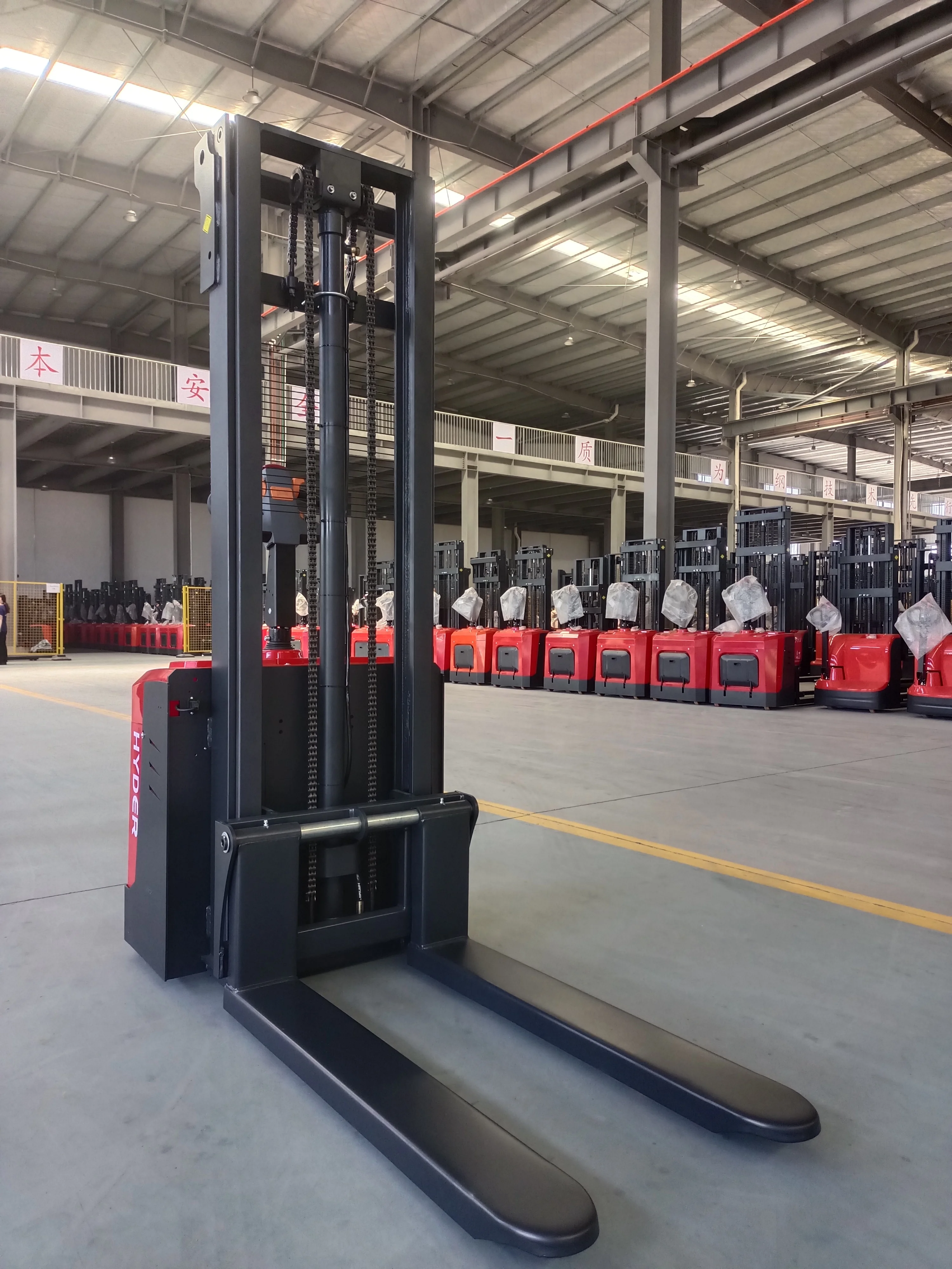 Hyder Small Size Ride on 1.5T Electric Stacker for  Narrow Space Operation