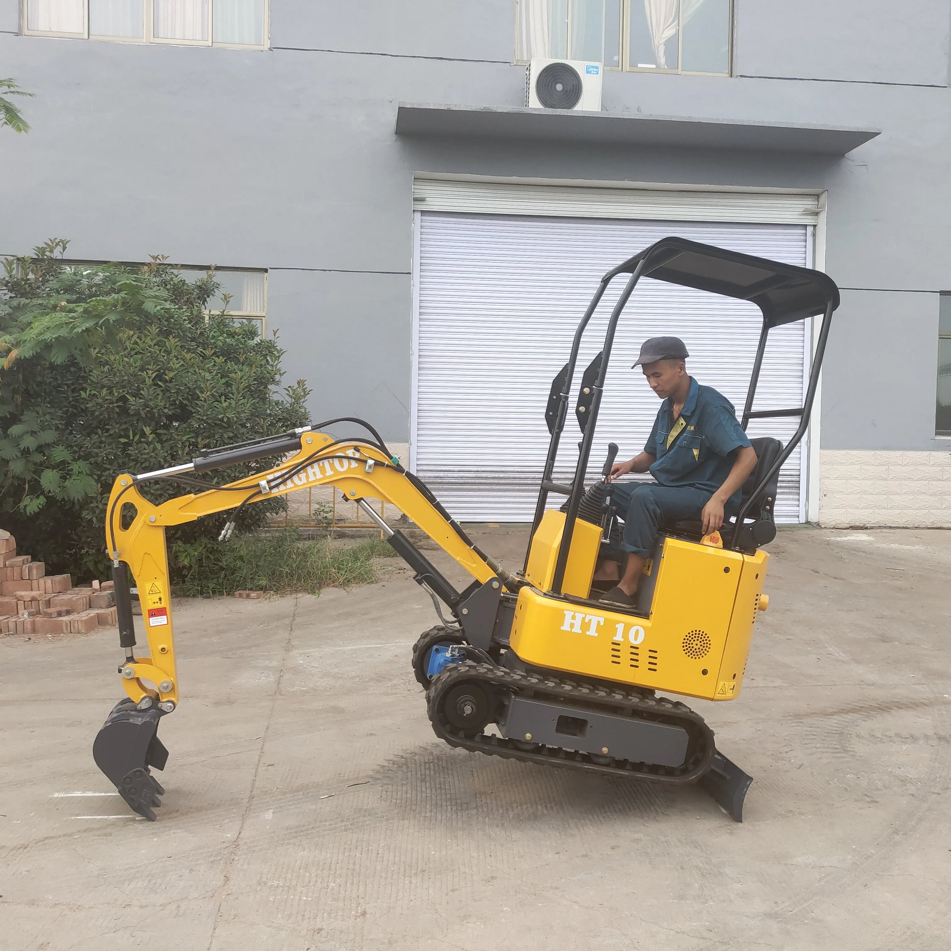 China mini Excavator 0.8T Small Digger 1 Ton Excavator With Rubber Track