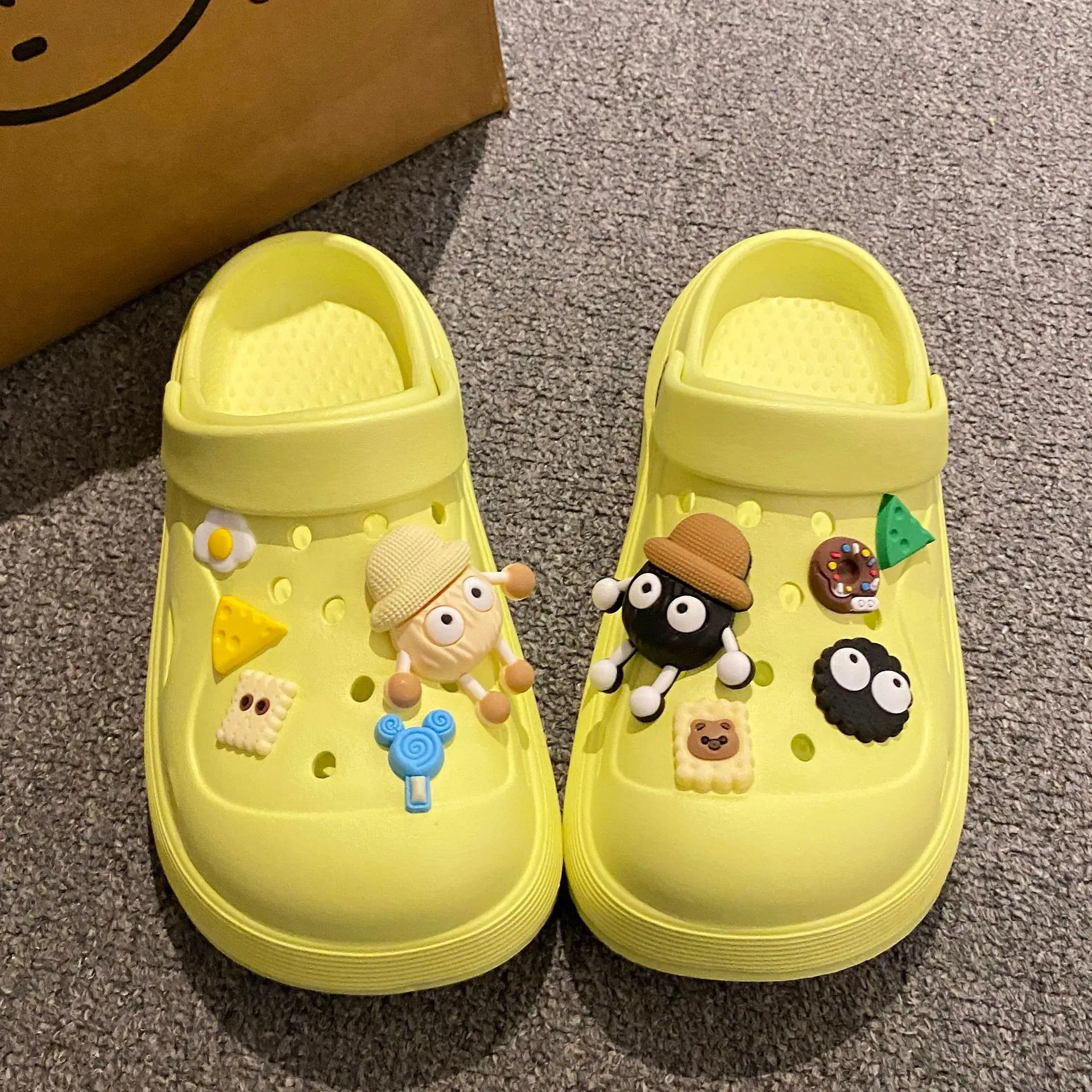 Wholesale Women Sandals and Slippers Indoor Outdoor Casual Cartoon Garden Shoes Home Slippers For Ladies with best price