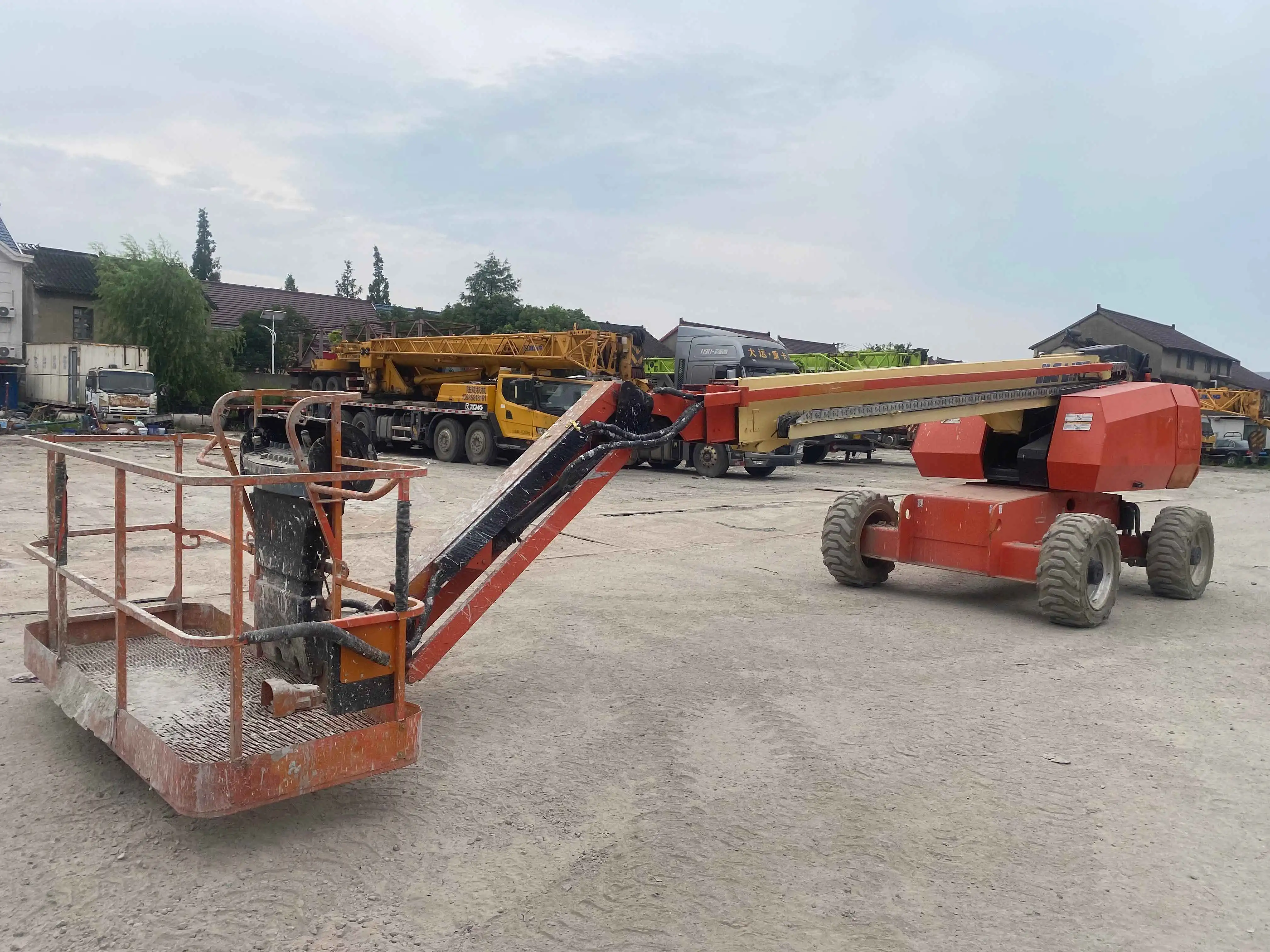 OutdoorTelescoping Lifting Platform Mobile Maintenance Equipment 660SJ Used JLG Boom Lift