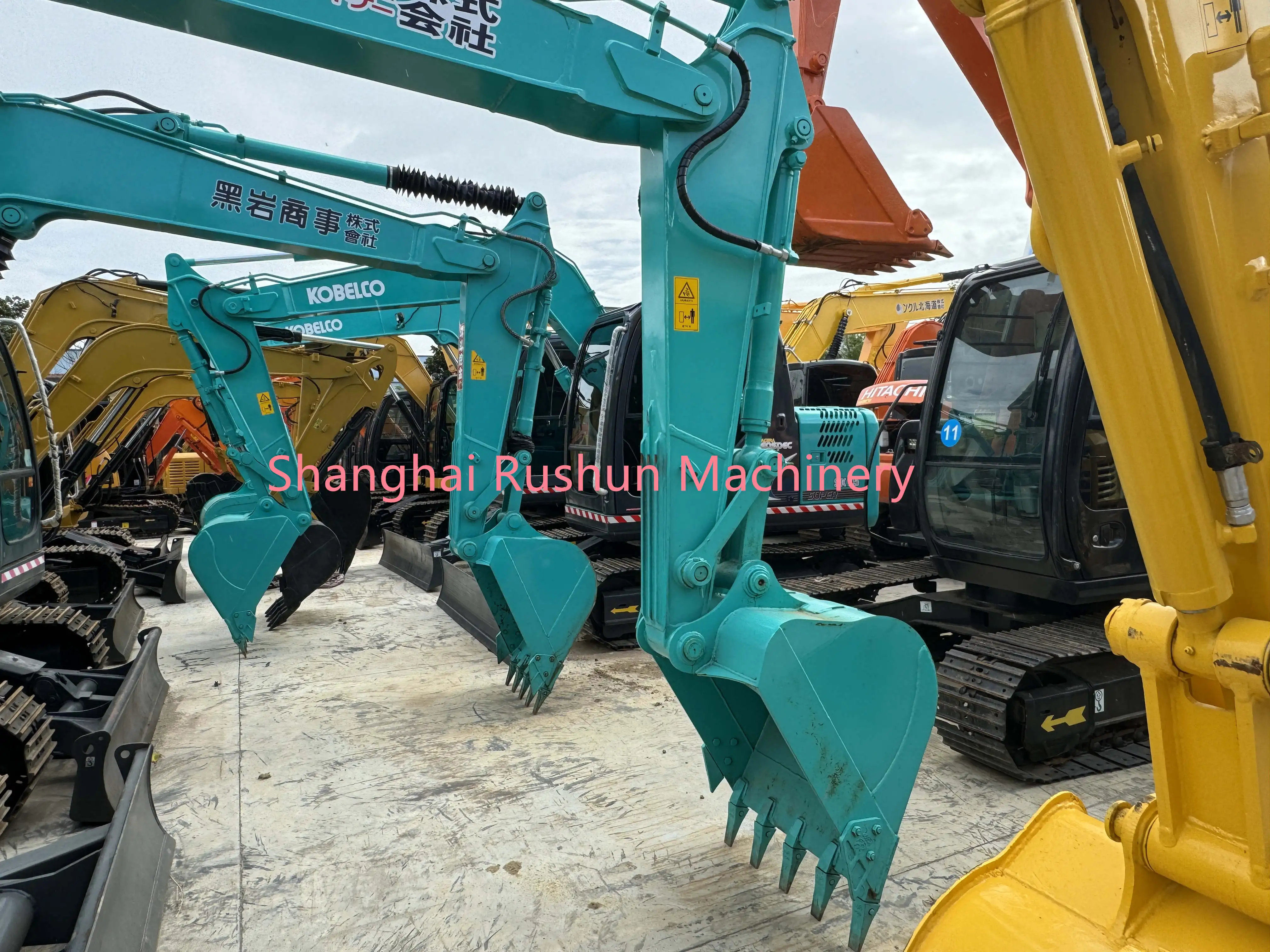 Good quality, low price for sale Kobelco 75 small used excavator