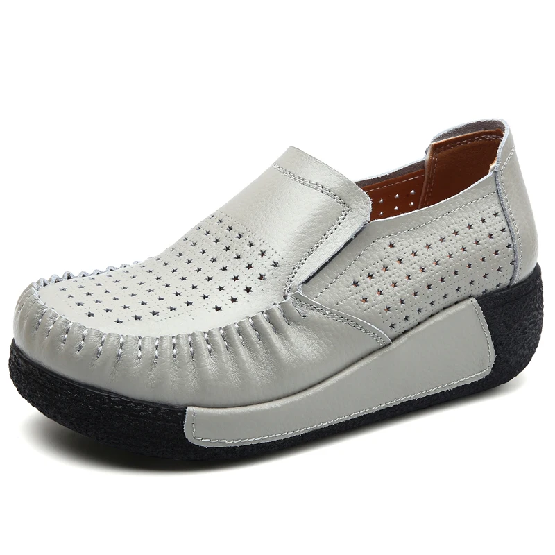 2022 New Perforated Loafers Ladies Casual Single Shoes Peas Shoes Soft Sole Large Size Customizable Platform Shoes