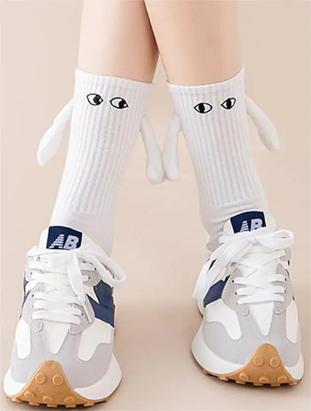 Magnetic couple holding hands socks solid color funny midtube socks fashion trend personality all match student sports socks