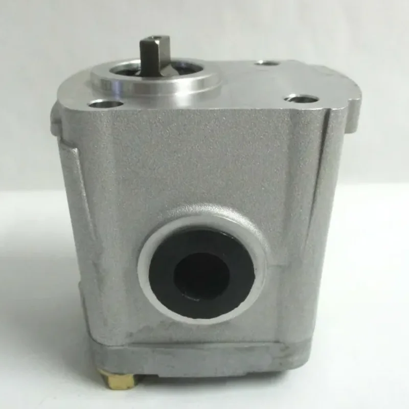 67980-36100 GENUINE OEM KUBOTA HYDRAULIC PUMP D722 D782 GPO-100