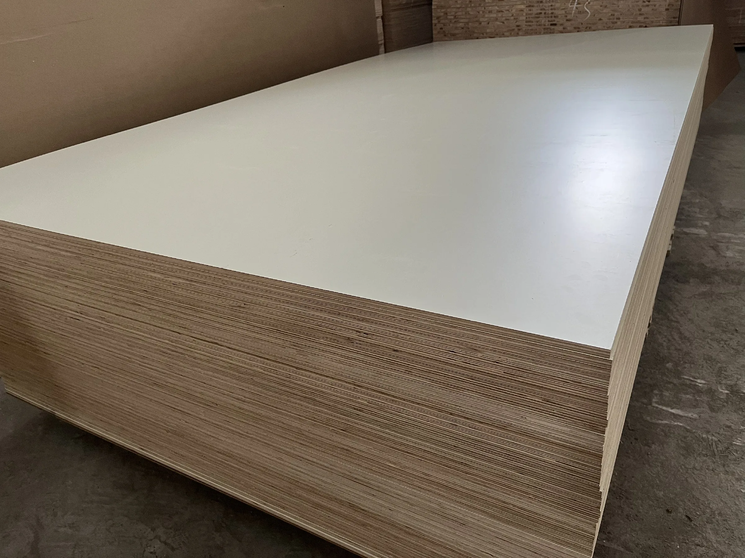 2mm Modern Melamine and Veneer Boards E0 Formaldehyde Emission Eucalyptus Plywood Sheet for Packing and Decoration