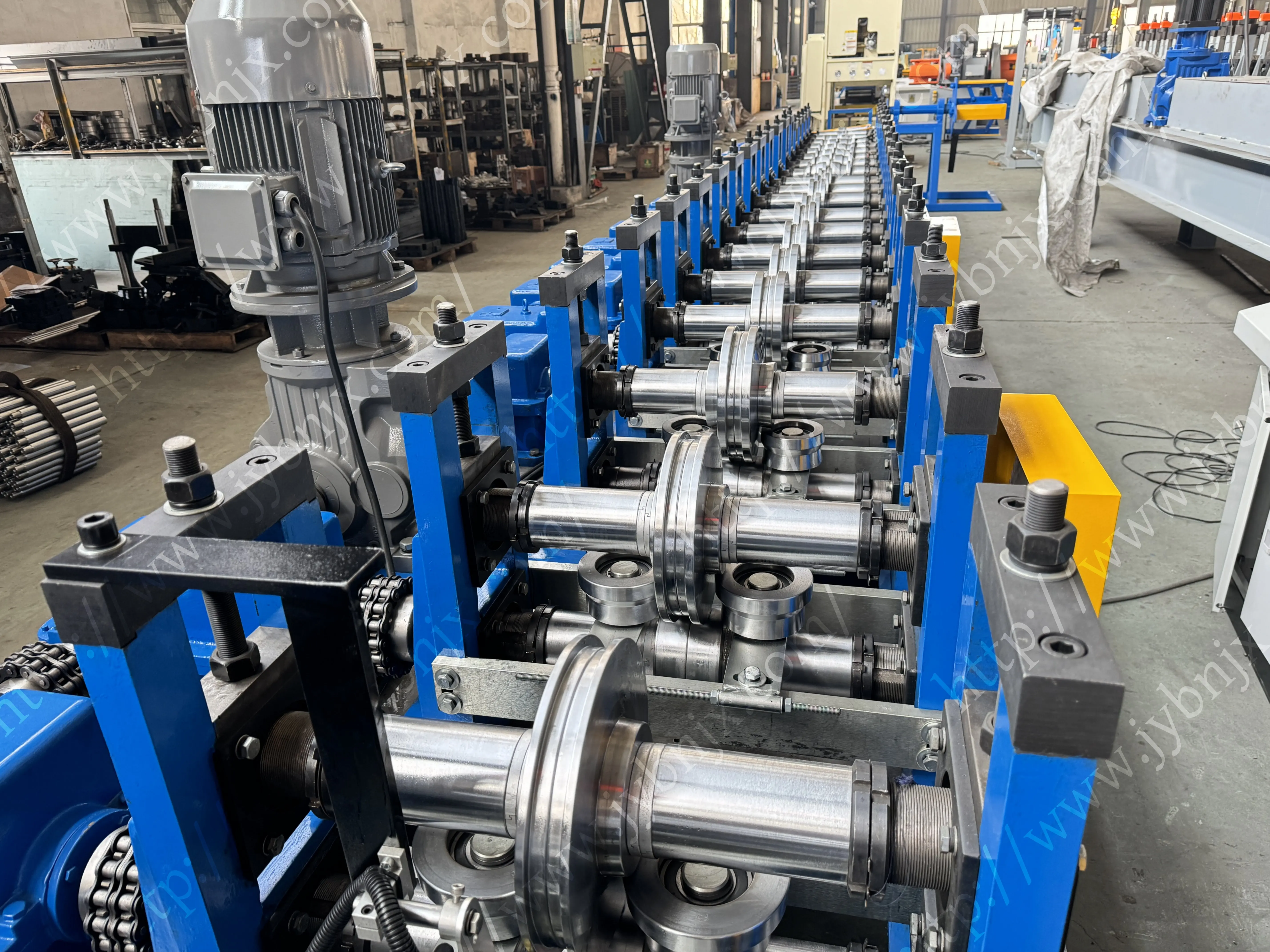 Supermarket Shelving Upright Post Forming Machine With Hole Punching