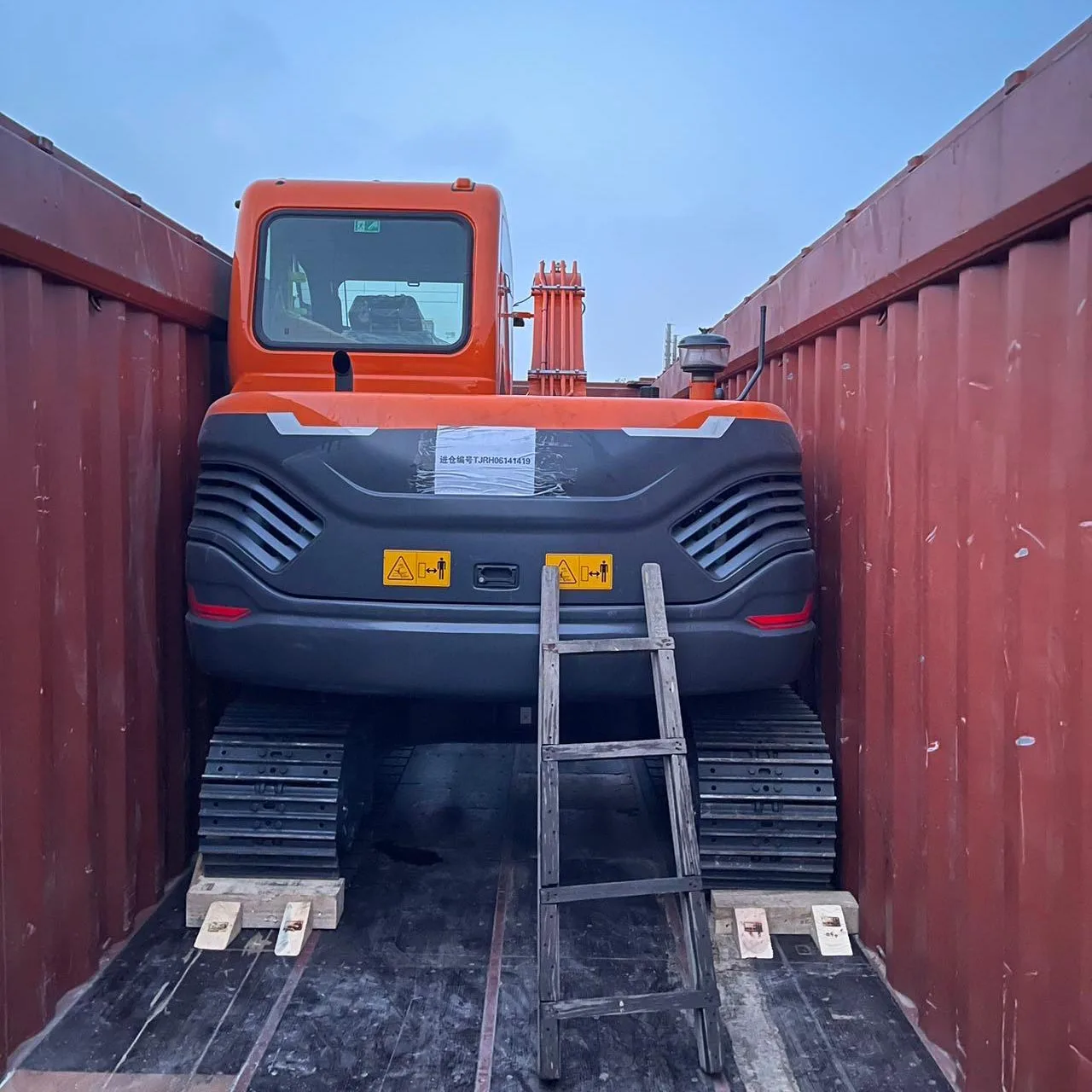 New Develon(DOOSAN) Earth-moving Machine 7.5ton Excavator DX75 Small Excavator with 0.3cbm Bucket Popular in South America