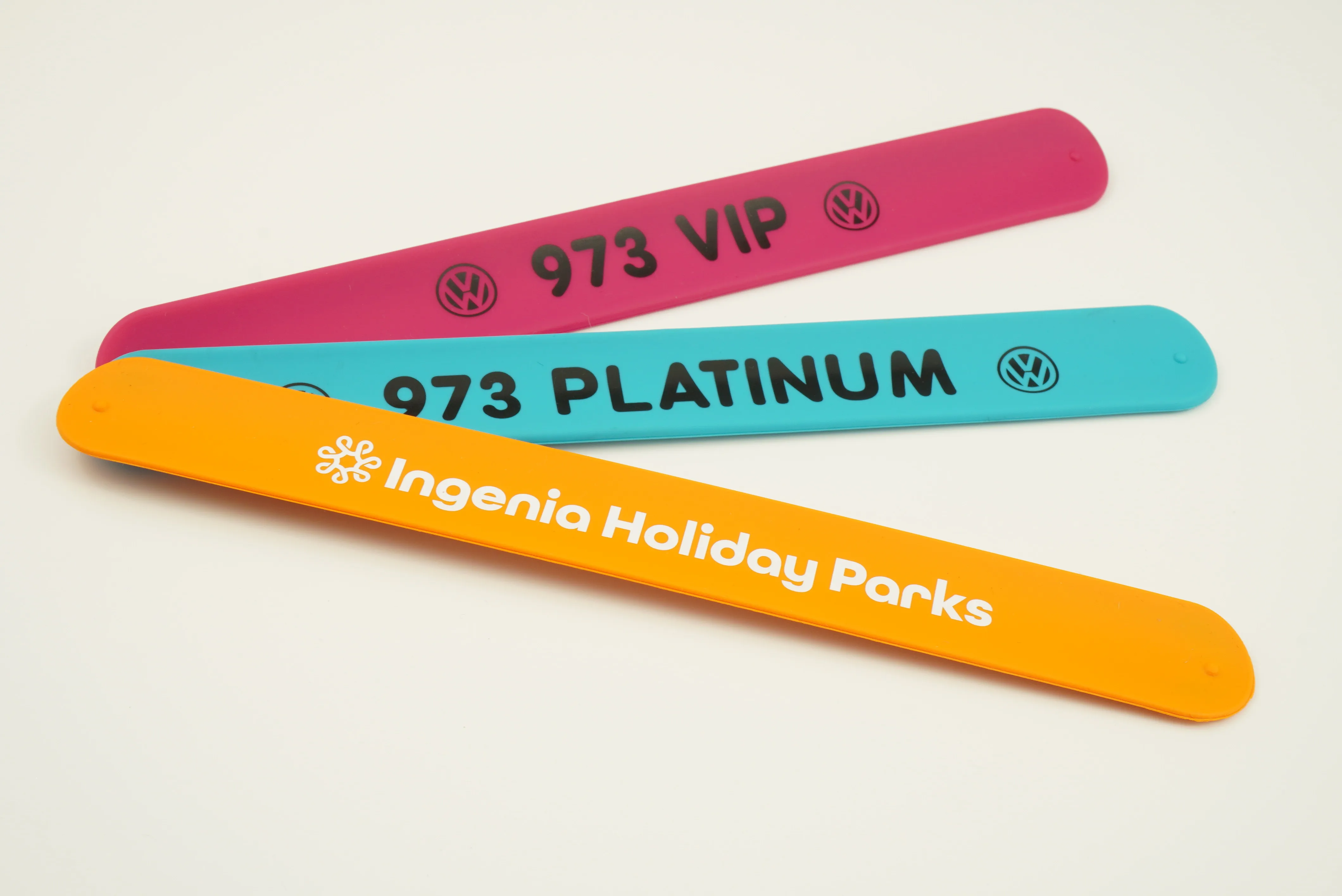 Flexible Metal Core Silicone Slap Band Customizable For Events And Promotional Uses With High-Quality Design