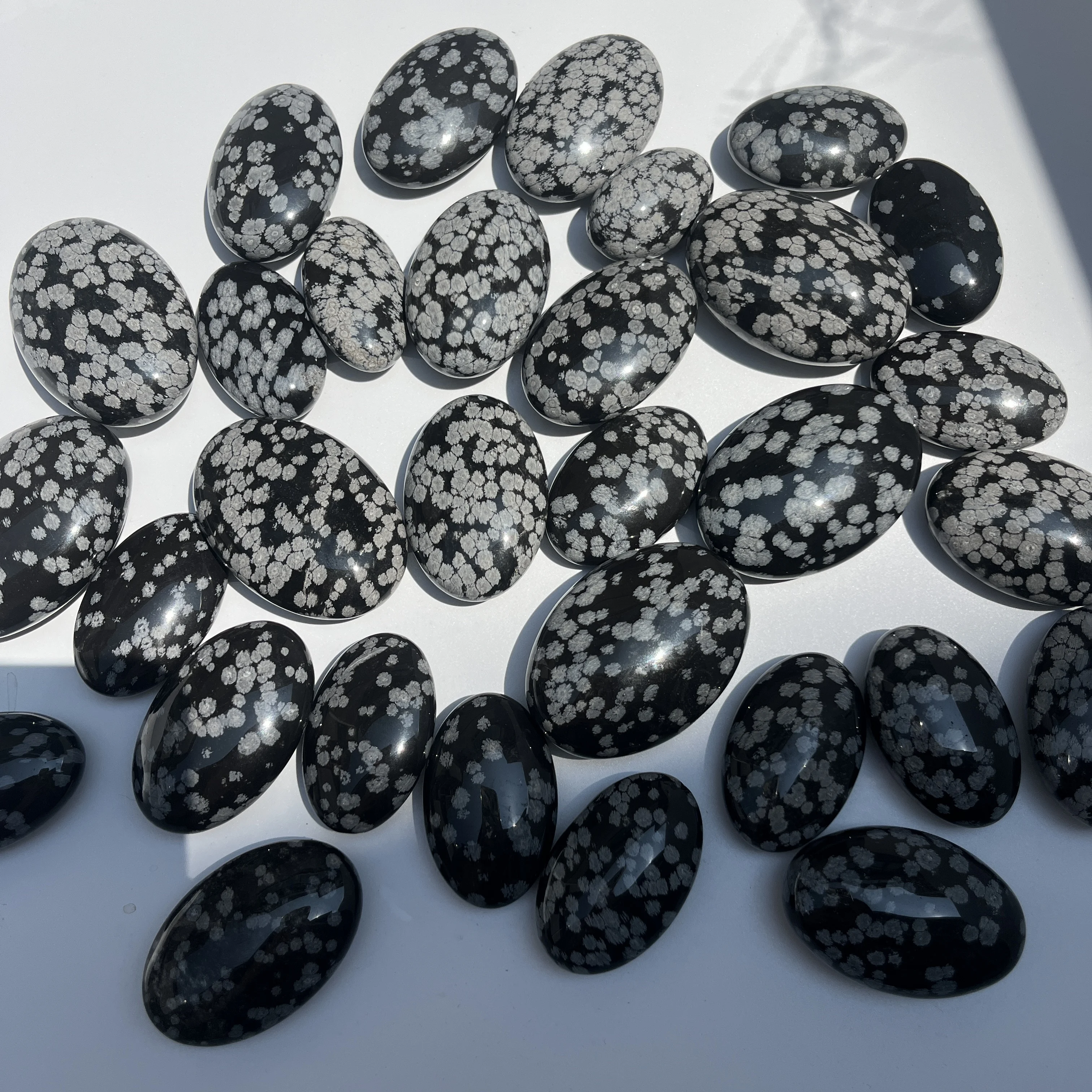 High Quality Obsidian Tumble Stones Wholesale Natural Crystal Palm Stones Snow Obsidian Palm Stones For Meditation