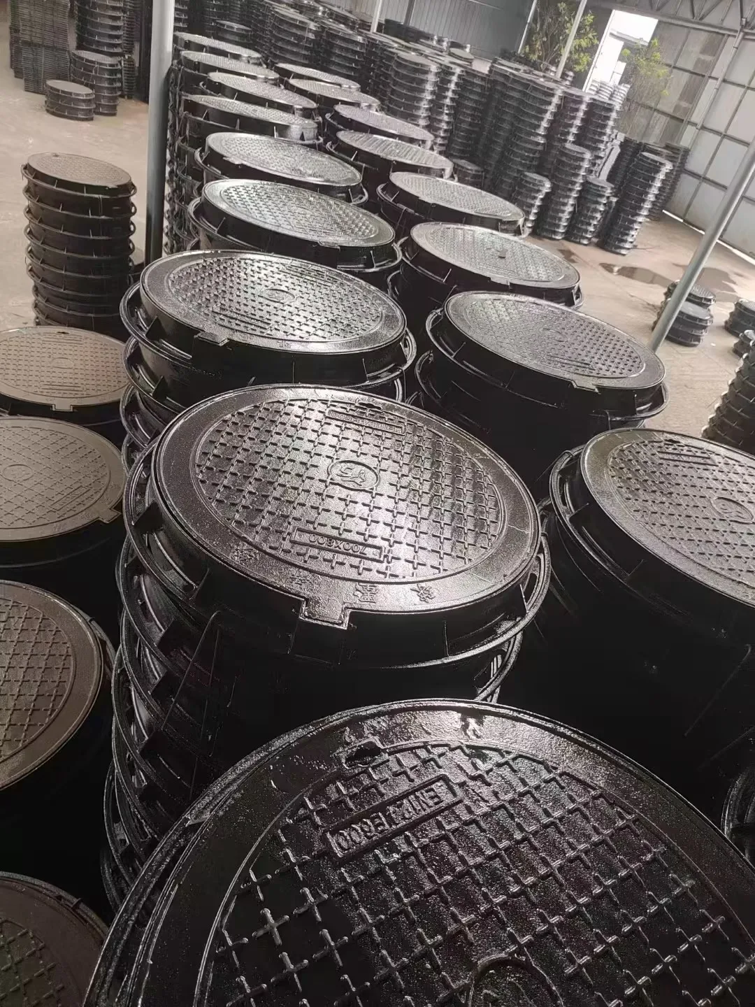 LD factory manufacture High Quality Round Manhole Covers Ductile cast  Iron Manhole Cover