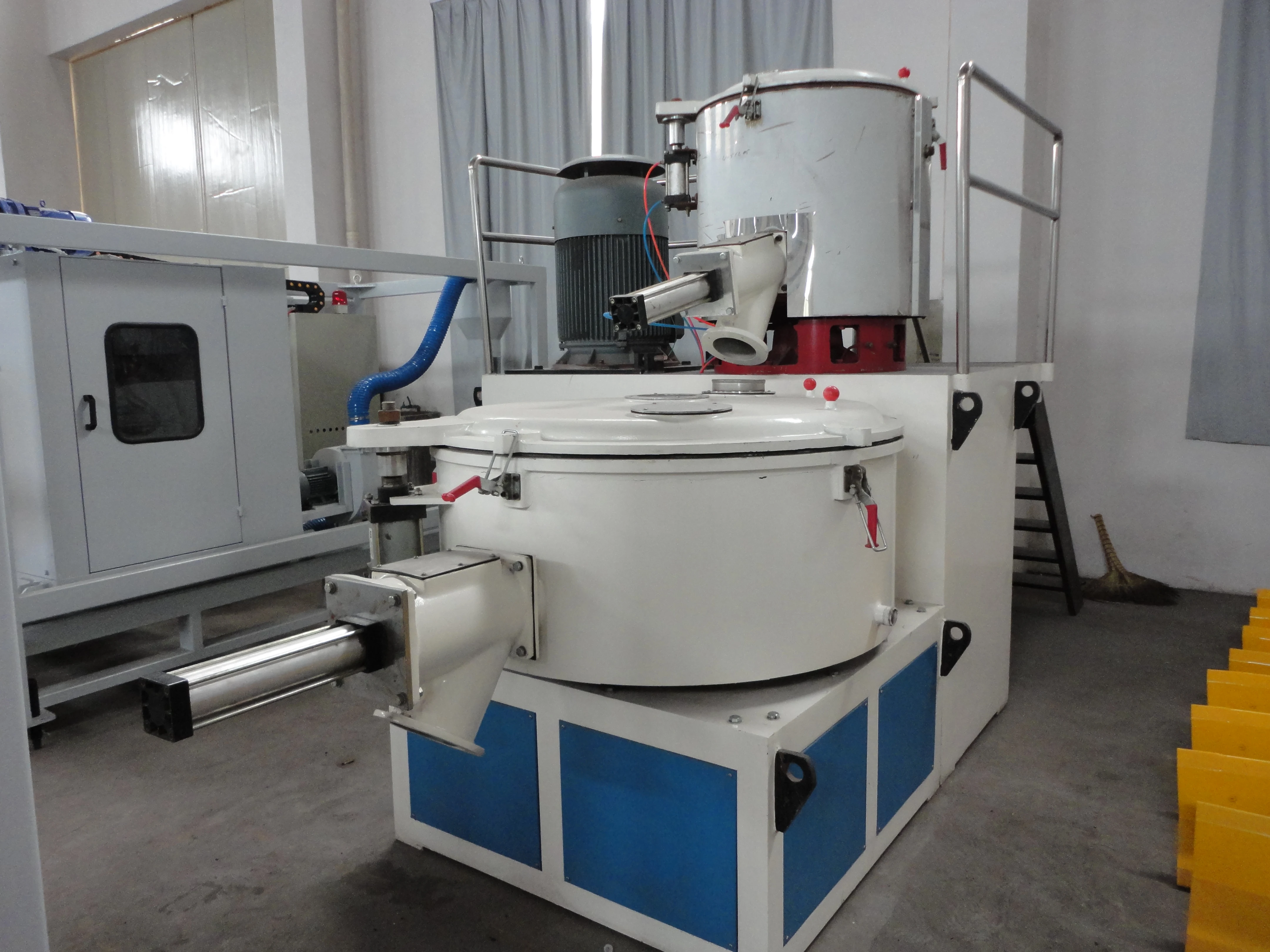 mixer paint industrial high speed disperser paint series horizontal high speed pre-mixe high speed mixer with vacuum loader