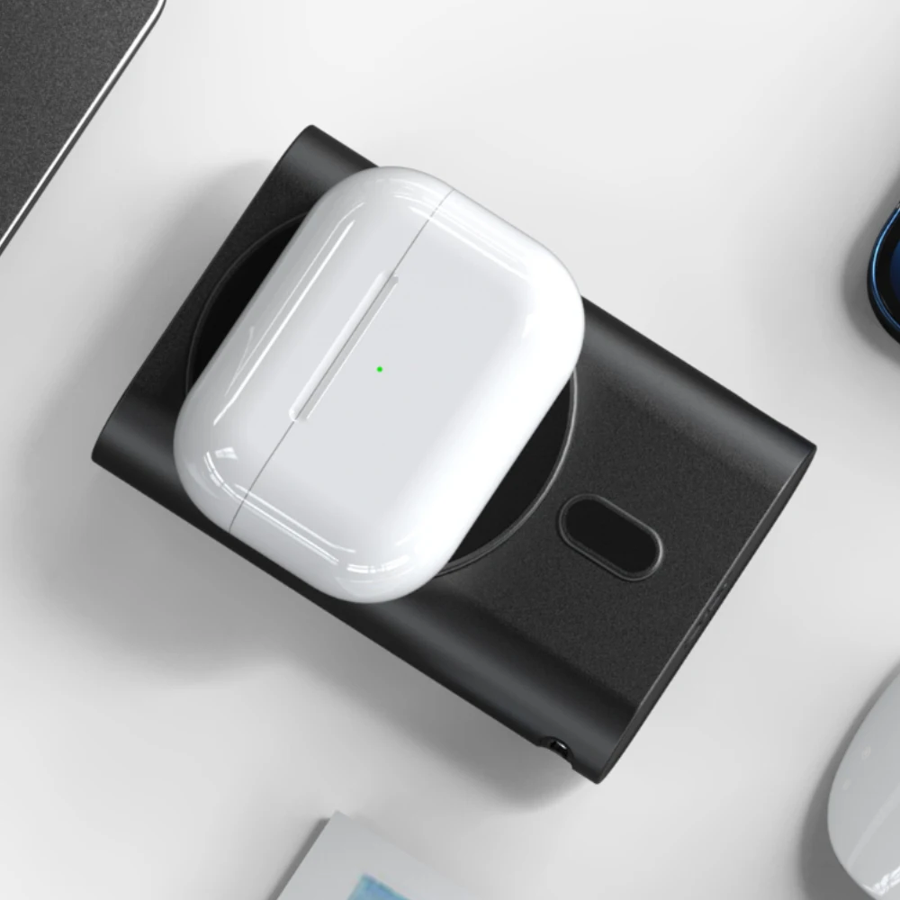 3 in 1 Magnetic Wireless Charging Powerbank Built-in Type-C Cable Phone Charger