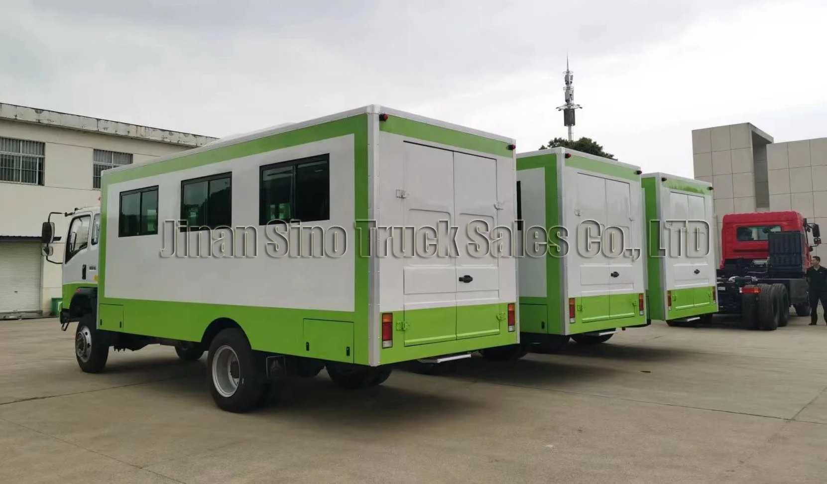Brand New China Sinotruk Howo 4x4 Diesel all whee driving van truck for 20 seats passager delivery