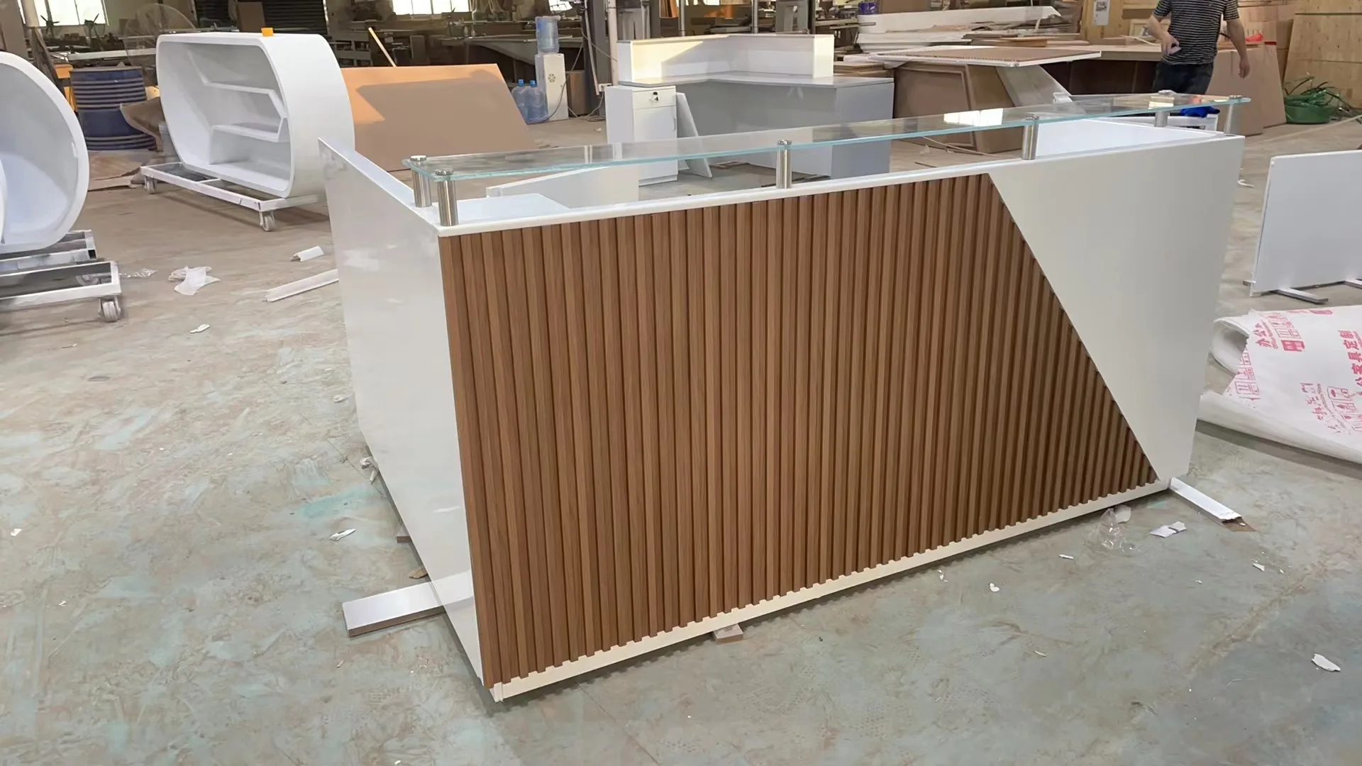 Customized Solid Wood L Shaped Modern Reception Desk Hotel Reception Counter Wooden Reception Desk