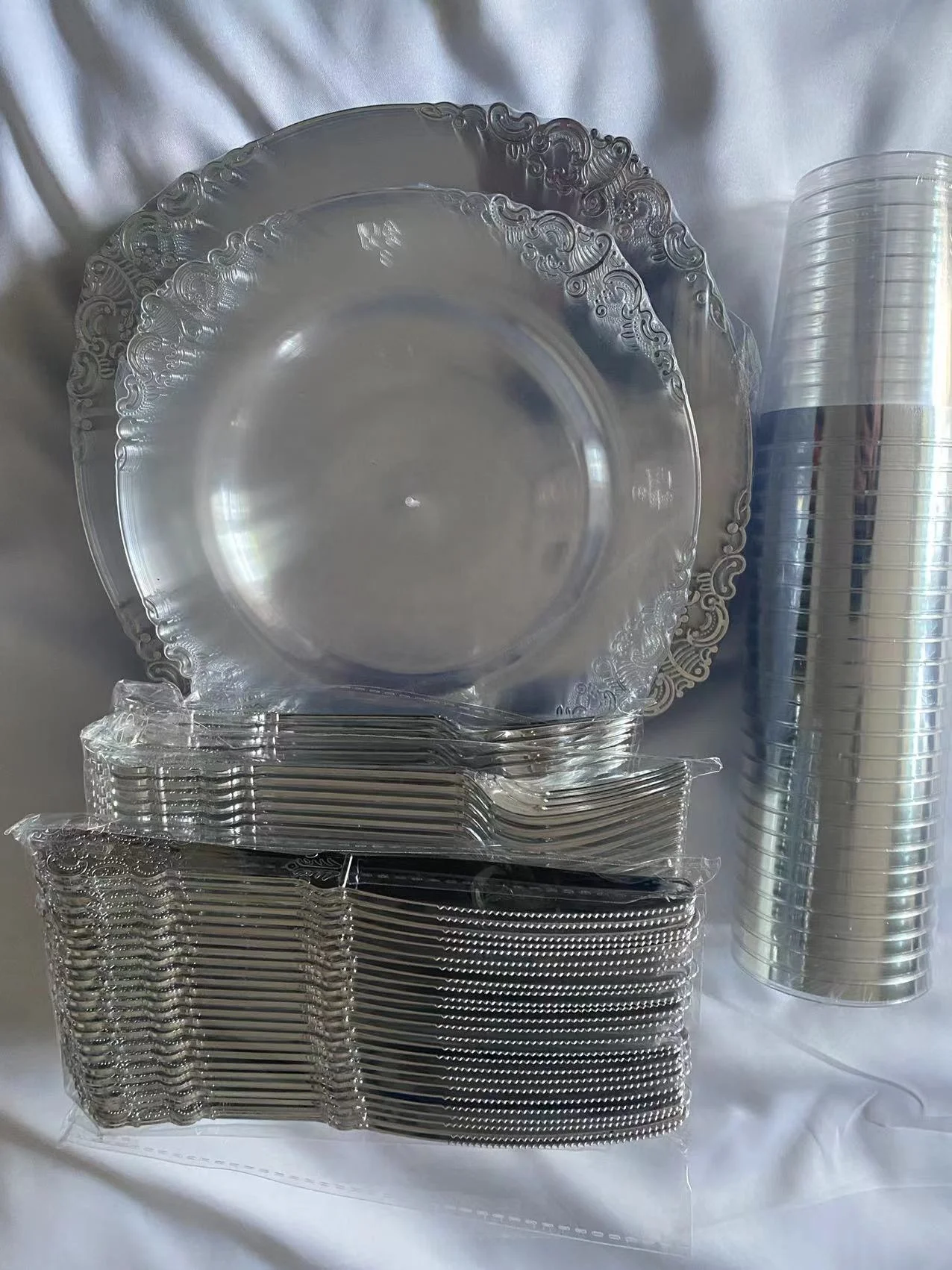 Factory Direct Luxury Tableware Black Purple Silver Pink Gold Plastic Dinner Plate Disposable Plates Charger Plates For Wedding