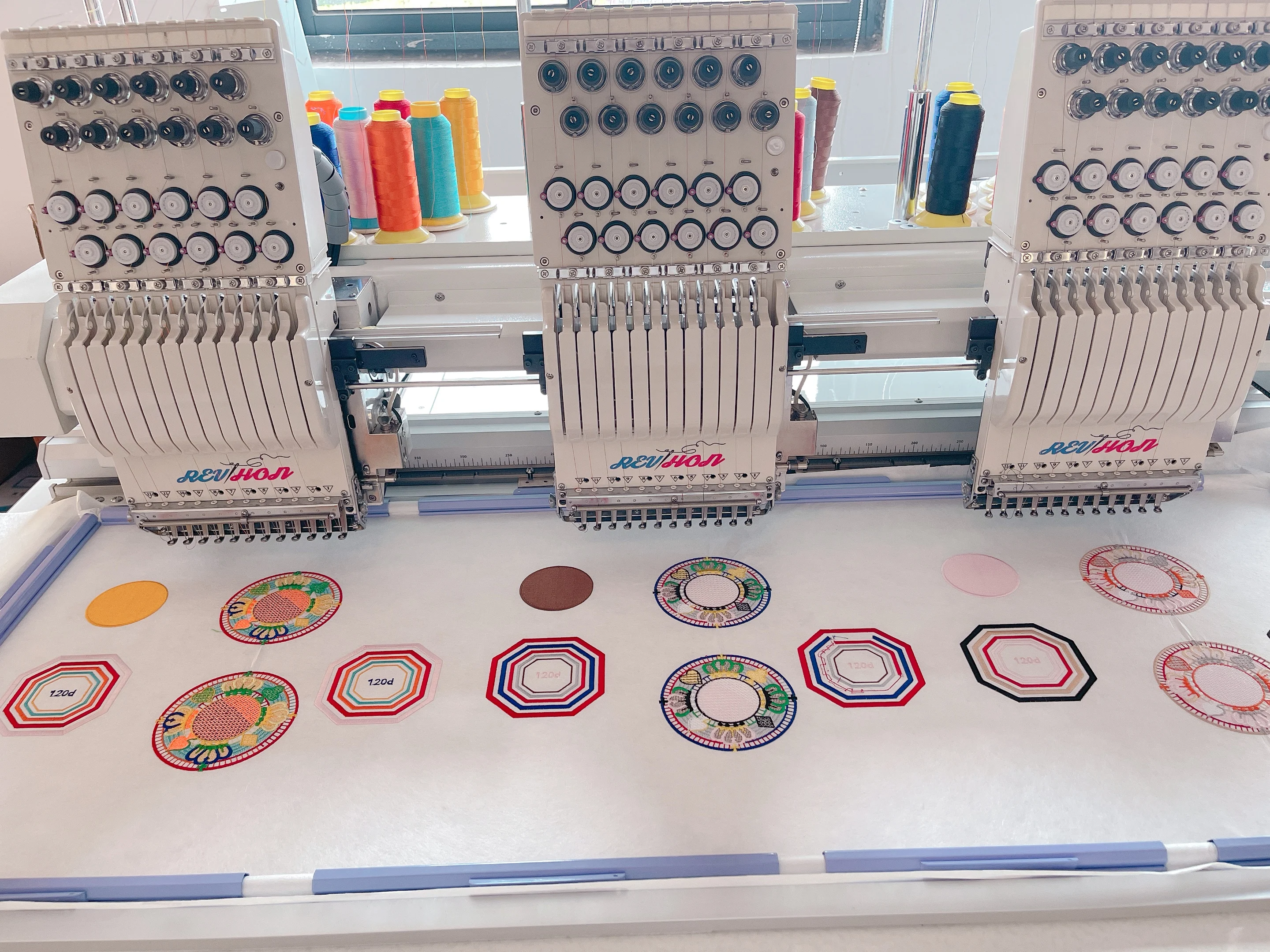 Professional QHM 3 head embroidery machine with 9/12/15needles