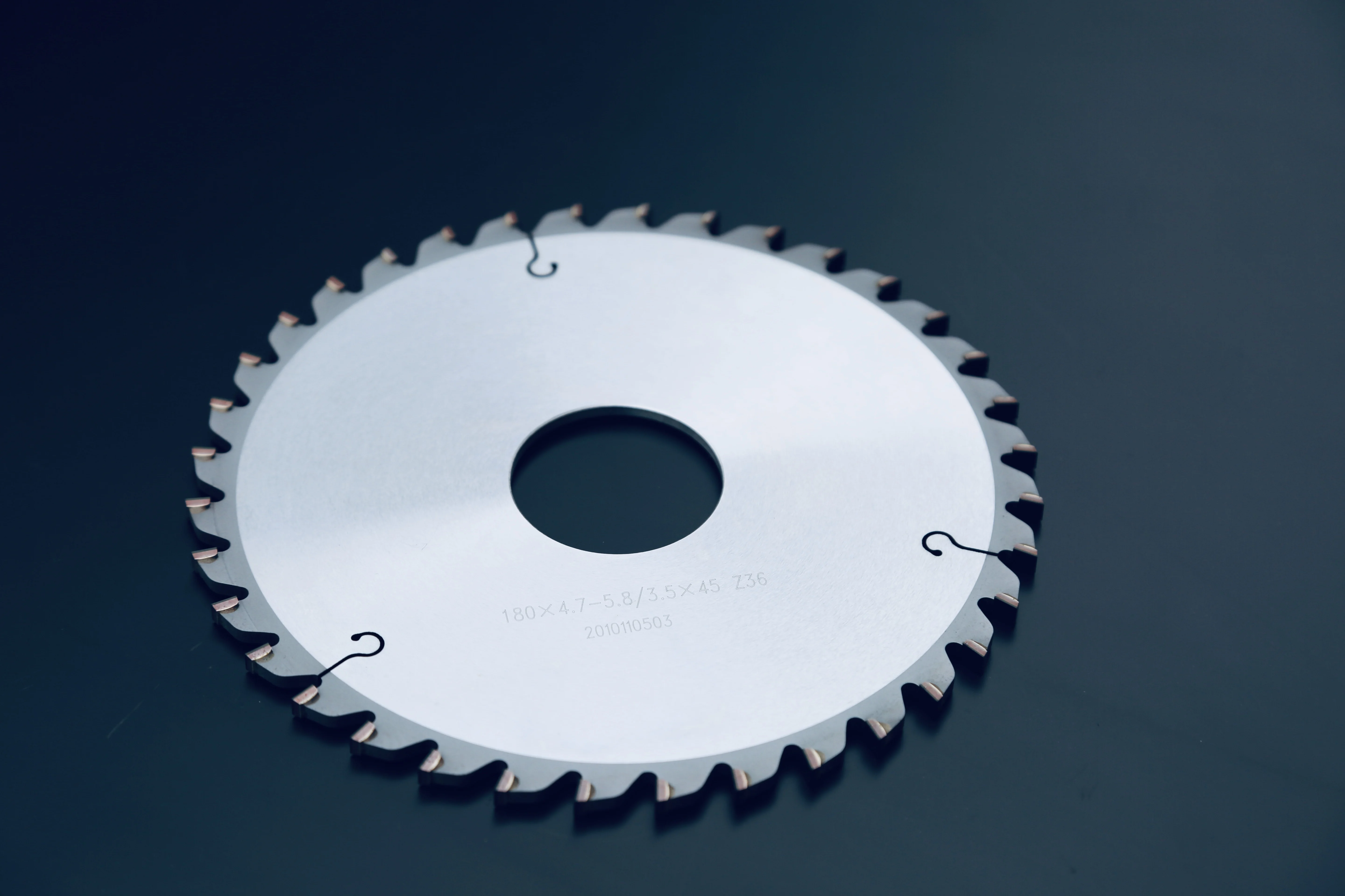  High Quality PCD/Diamond DP tipped Circular Saw Blade For Wood Chipboard MDF HDF Fibre