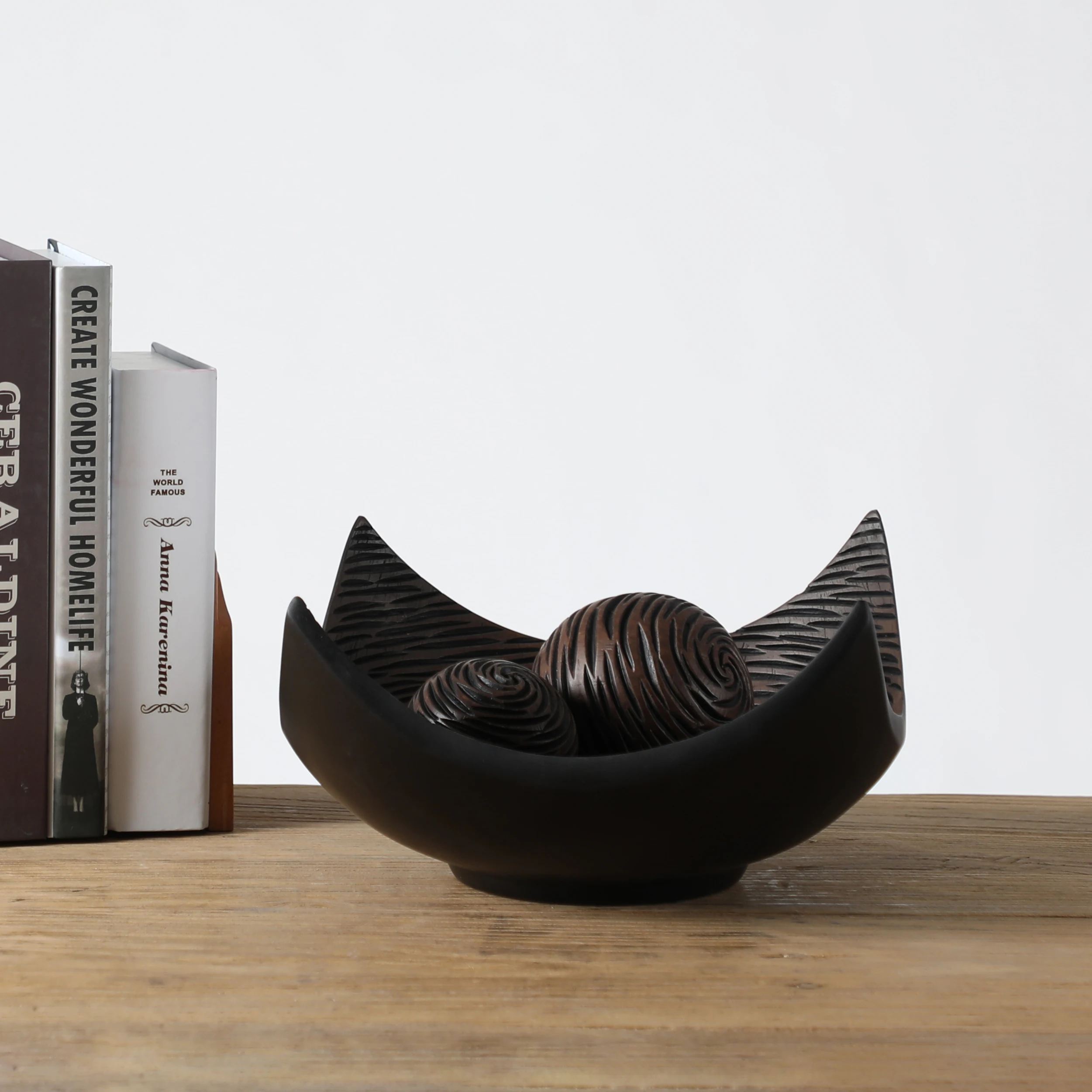 Creative high quality design craft resin art crafts golden home decoration tray with ball