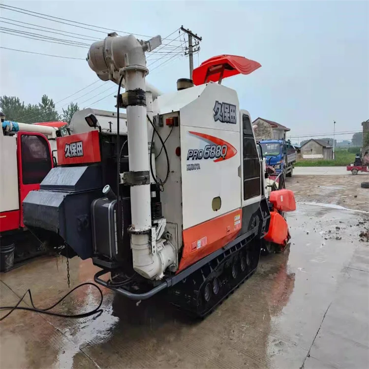 Cheap Price Used PRO688Q Full Feeding used rice combine harvester Japanese brand kubota 2021 for sale