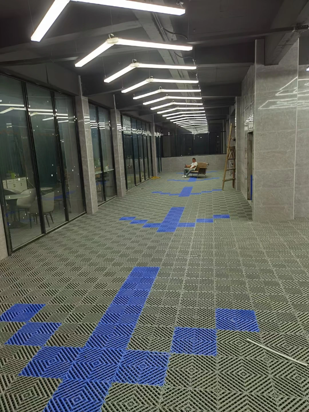 Direct factory high tensile strength plastic garage flooring tiles modular anti slip PP floor mat drain grate for car wash room