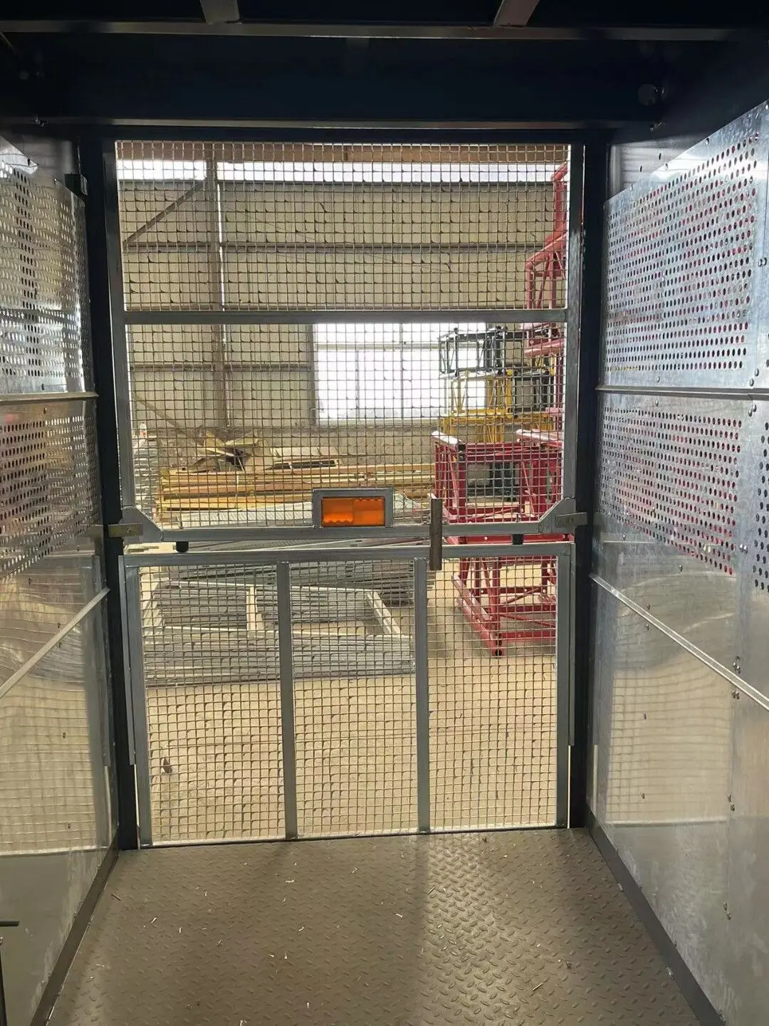 China popular SC100/100 construction material hoist with double cage