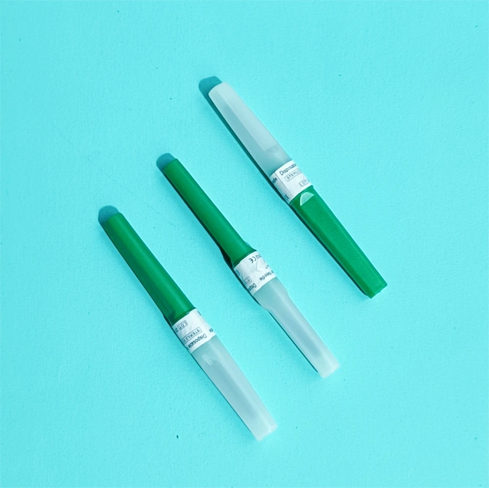 Blood collection needles for vacuum blood collection tubes