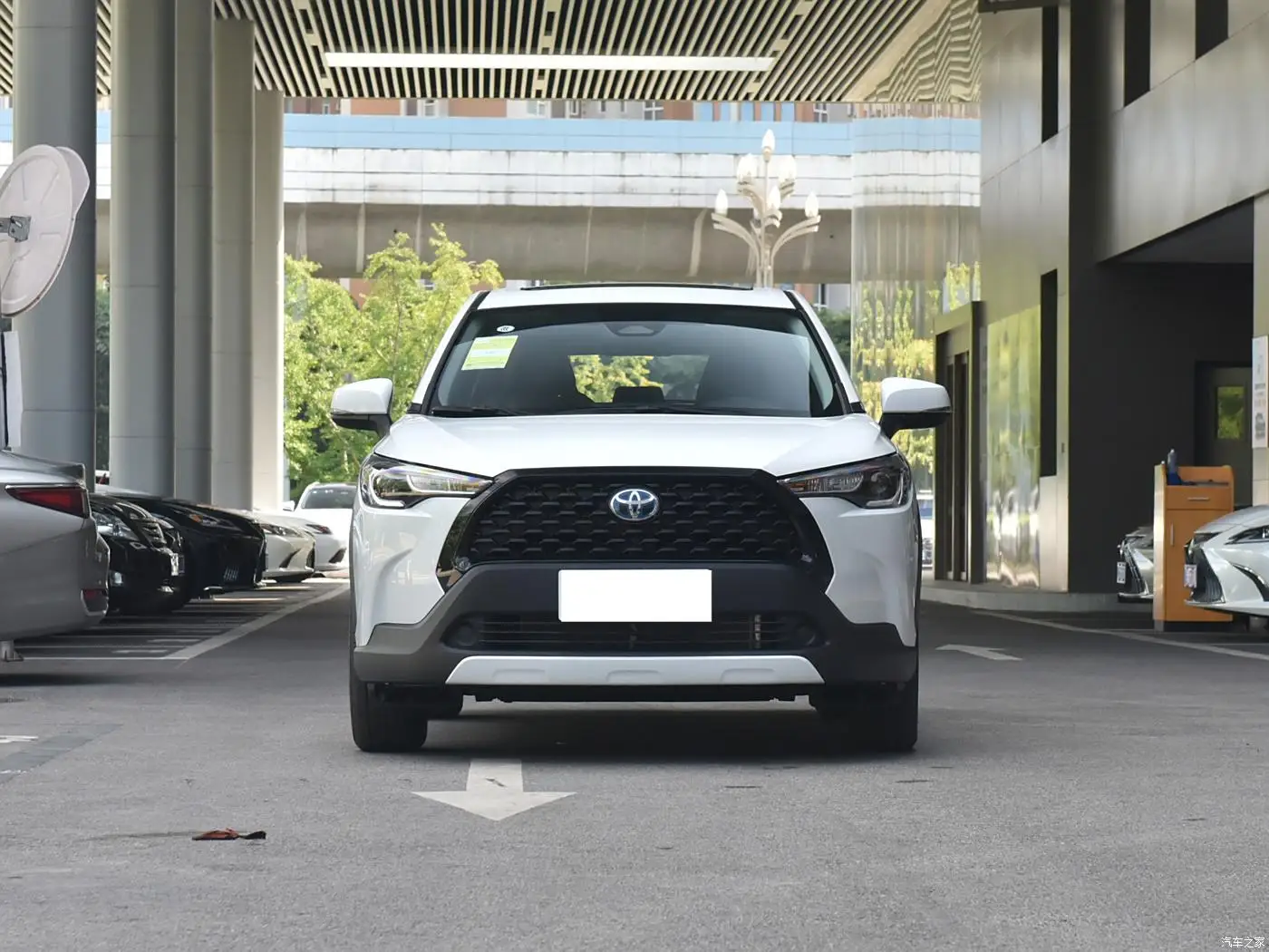 Лидер продаж 2024 Toyot A Rav 4 2 0 t самый продаваемый умный гибридный автомобиль в России