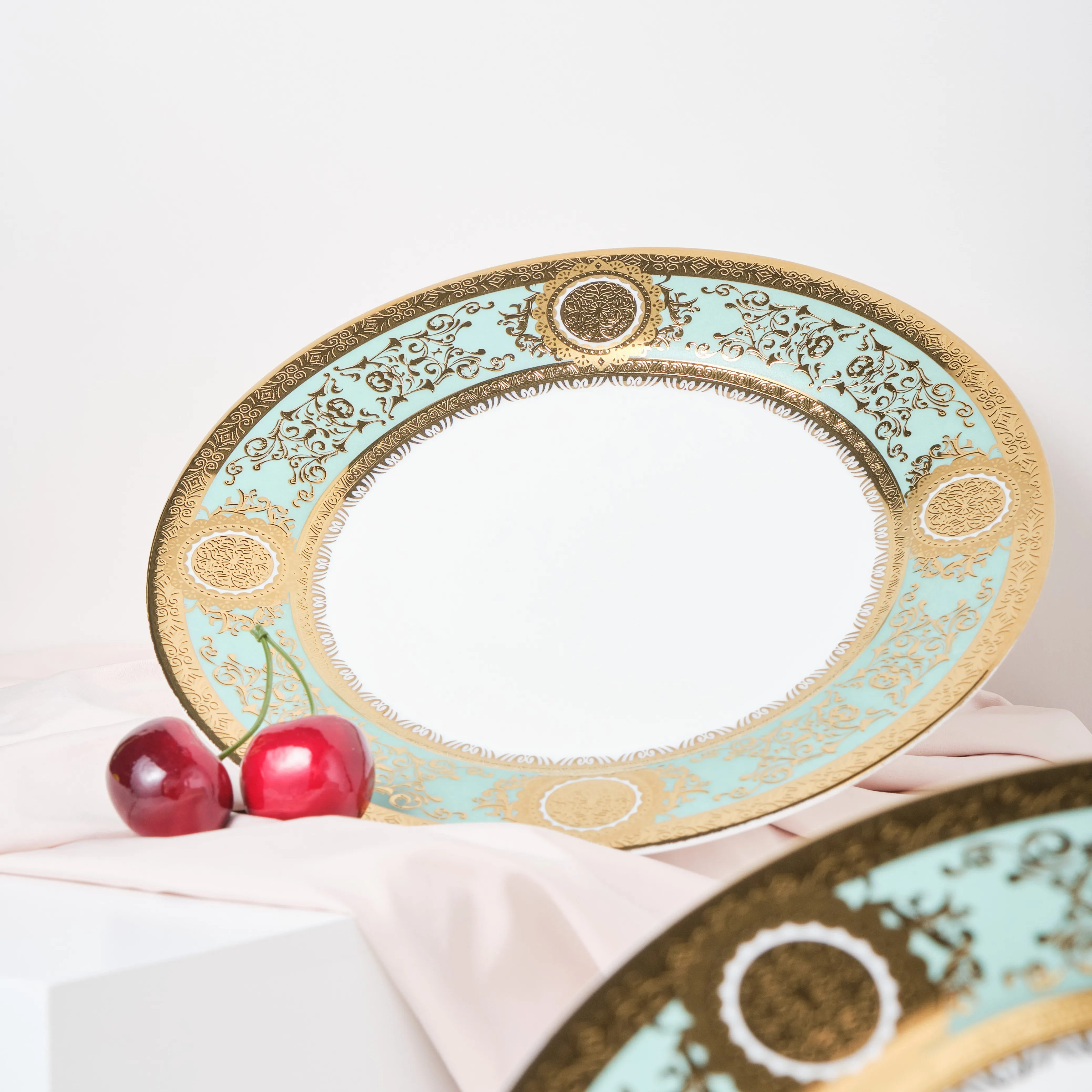 Luxury dinnerware restaurant crockery platos porcelain dinner serving dishes set ceramic plates